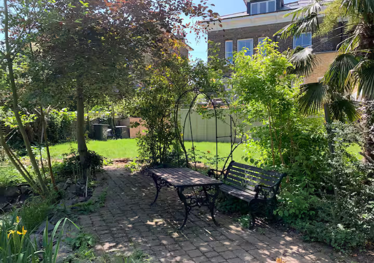 Beautiful 2 bed terrace flat close to Greenwich -  Pass the Keys in Flat 2, 70 Loampit Hill SE13 7SX - Property image 55 - VivreStays