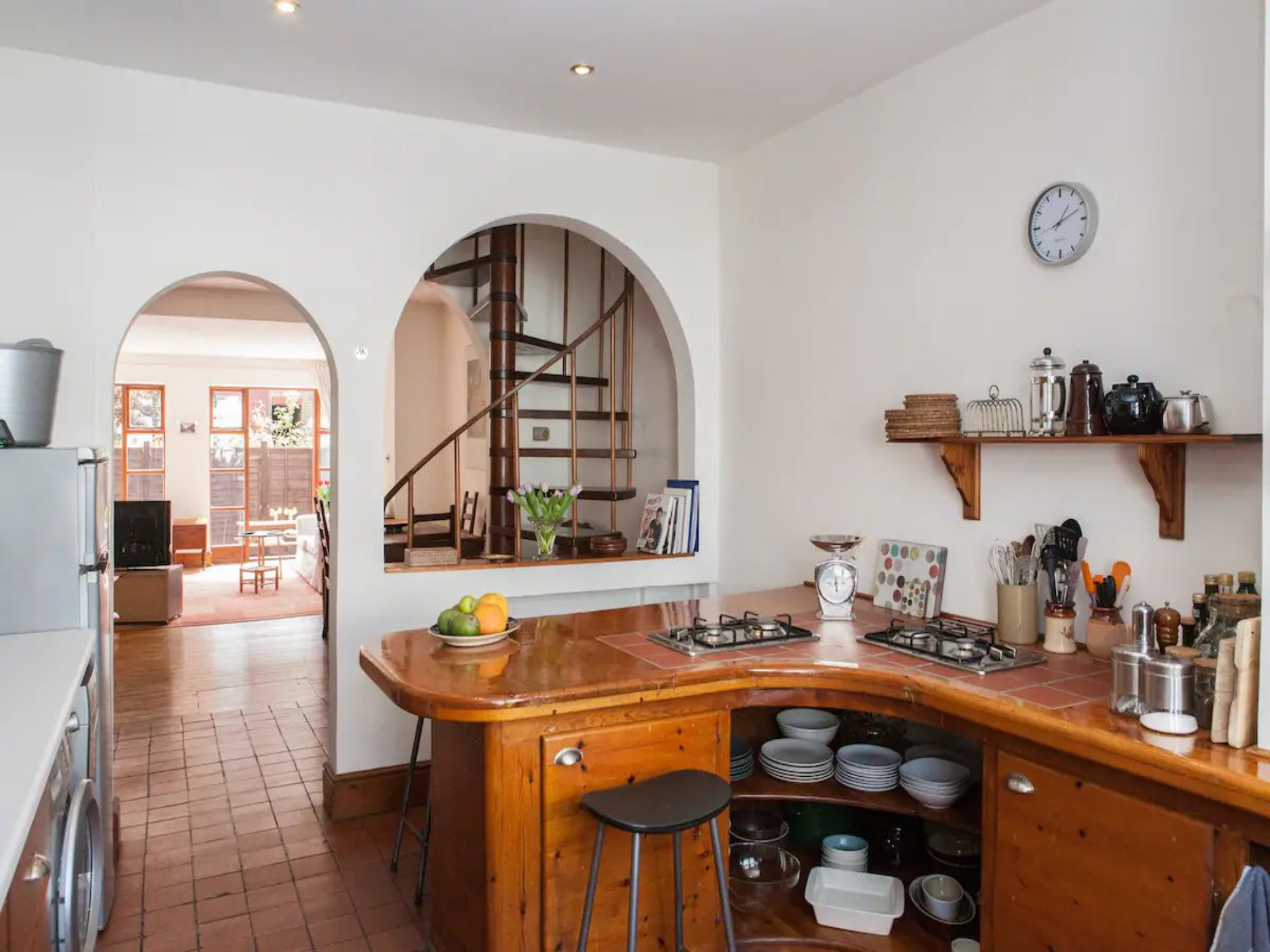 Mediterranean Garden Home - Pass the Keys in 94 Strathville Road SW18 4RB - Property image 7 - VivreStays