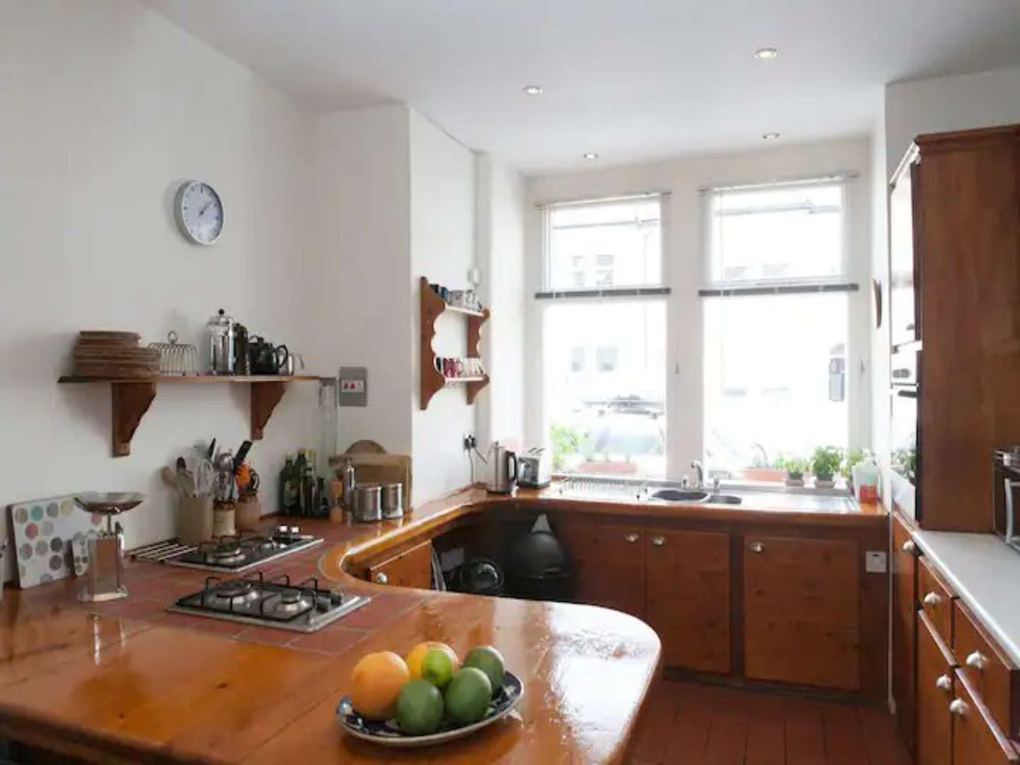 Mediterranean Garden Home - Pass the Keys in 94 Strathville Road SW18 4RB - Property image 8 - VivreStays