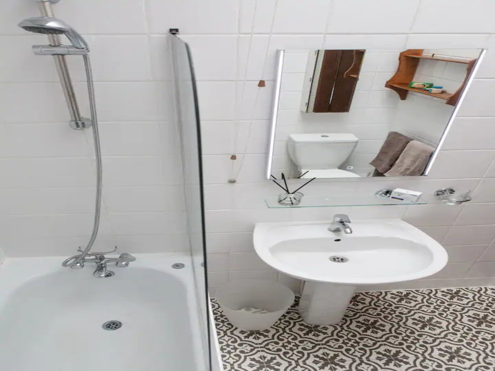 Mediterranean Garden Home - Pass the Keys in 94 Strathville Road SW18 4RB - Property image 28 - VivreStays