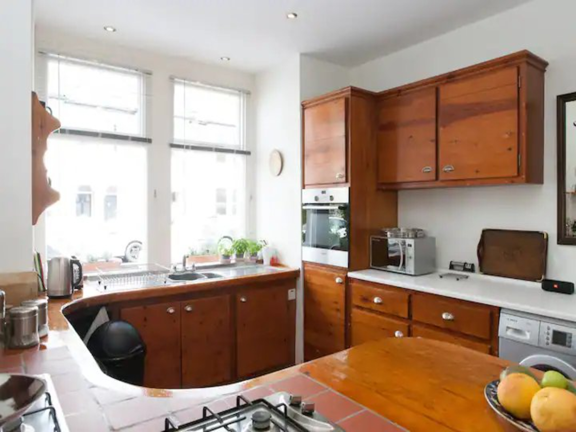 Mediterranean Garden Home - Pass the Keys in 94 Strathville Road SW18 4RB - Property image 12 - VivreStays