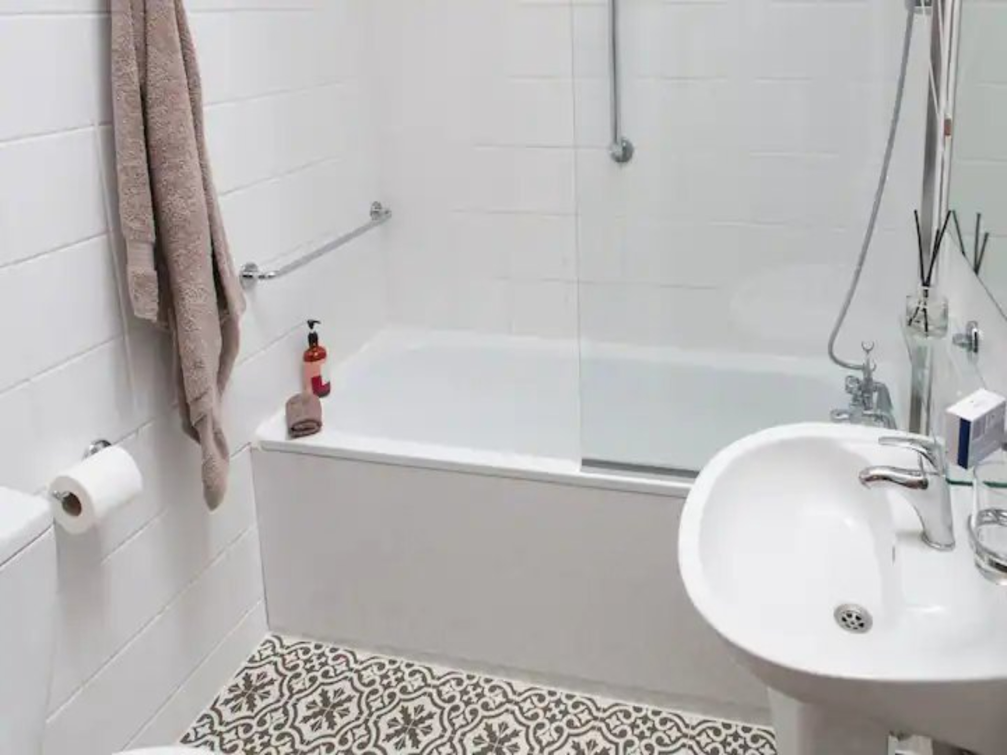 Mediterranean Garden Home - Pass the Keys in 94 Strathville Road SW18 4RB - Property image 30 - VivreStays