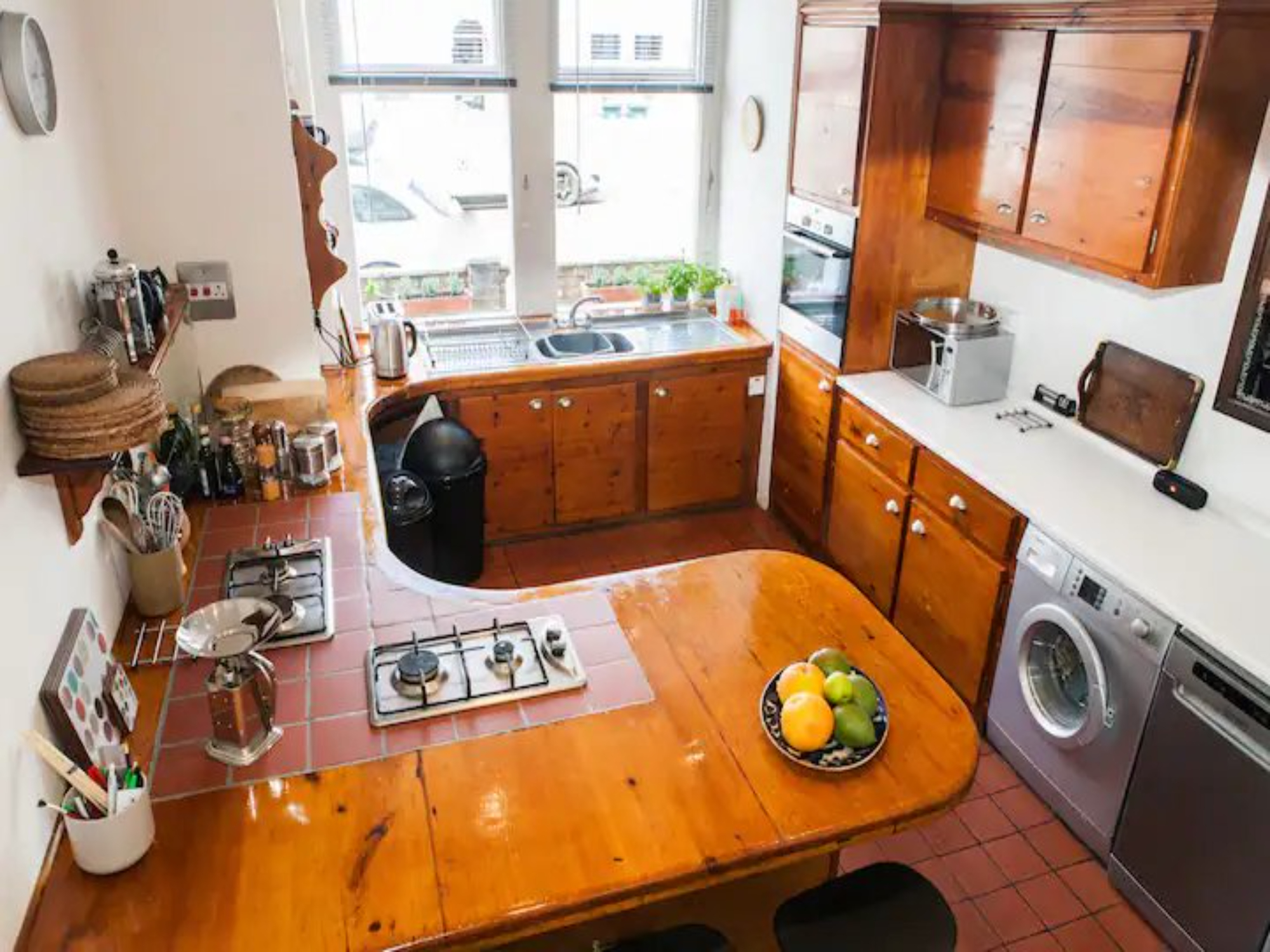 Mediterranean Garden Home - Pass the Keys in 94 Strathville Road SW18 4RB - Property image 11 - VivreStays