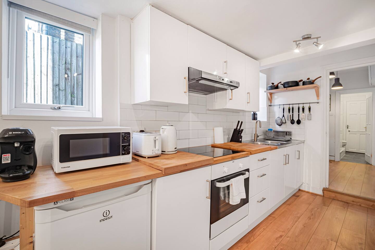 View Tulse Hill - 1BD w/ beautiful private garden - Pass the Keys in 6A Elmcourt Rd, Thurlow Park SE27 9BZ Tulse Hill - 1BD w/ beautiful private garden - Pass the Keys in 6A Elmcourt Rd, Thurlow Park SE27 9BZ - Property image 4 - VivreStays
