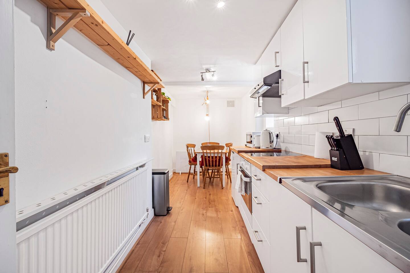 View Tulse Hill - 1BD w/ beautiful private garden - Pass the Keys in 6A Elmcourt Rd, Thurlow Park SE27 9BZ Tulse Hill - 1BD w/ beautiful private garden - Pass the Keys in 6A Elmcourt Rd, Thurlow Park SE27 9BZ - Property image 3 - VivreStays