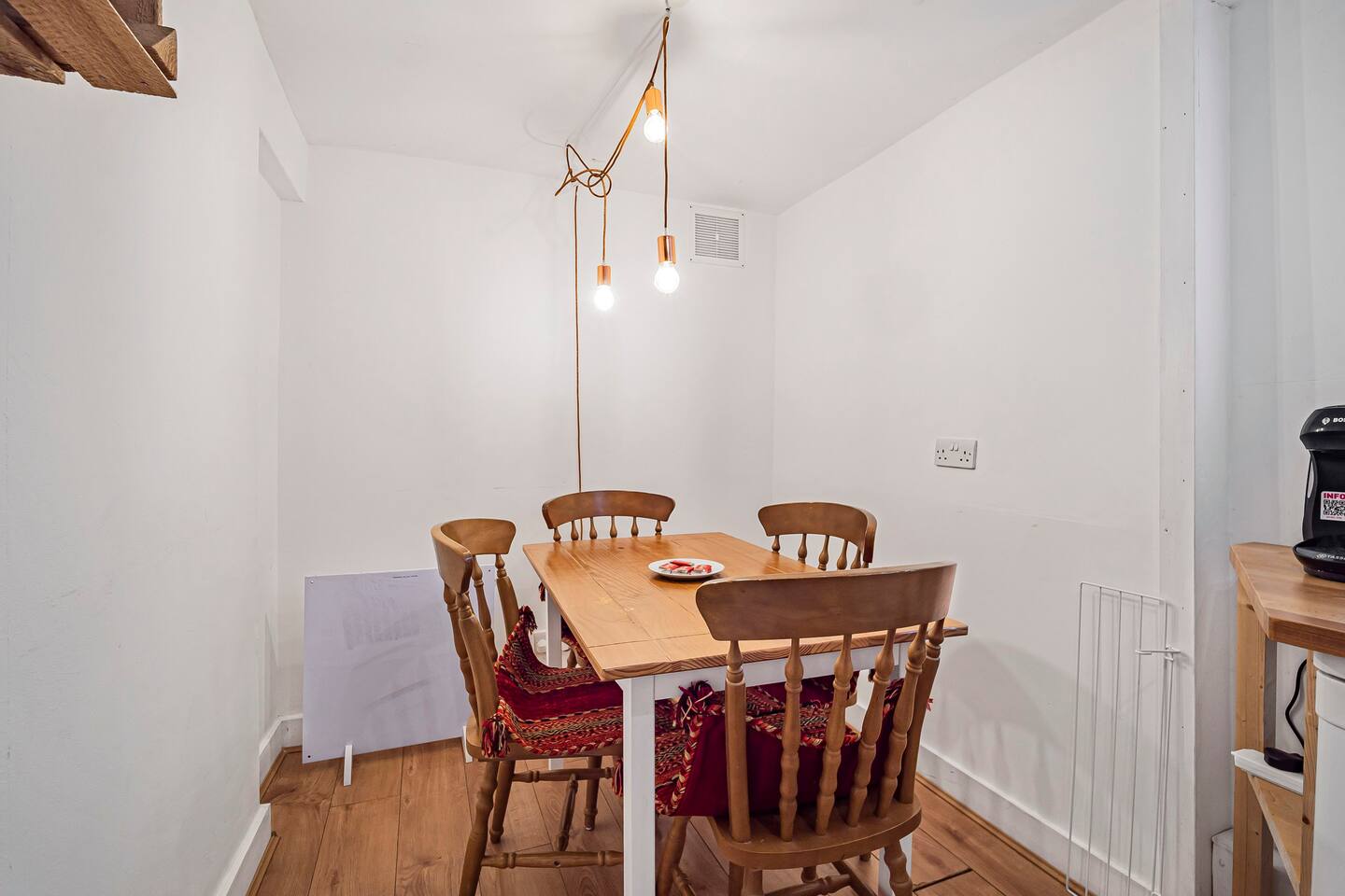 View Tulse Hill - 1BD w/ beautiful private garden - Pass the Keys in 6A Elmcourt Rd, Thurlow Park SE27 9BZ Tulse Hill - 1BD w/ beautiful private garden - Pass the Keys in 6A Elmcourt Rd, Thurlow Park SE27 9BZ - Property image 14 - VivreStays