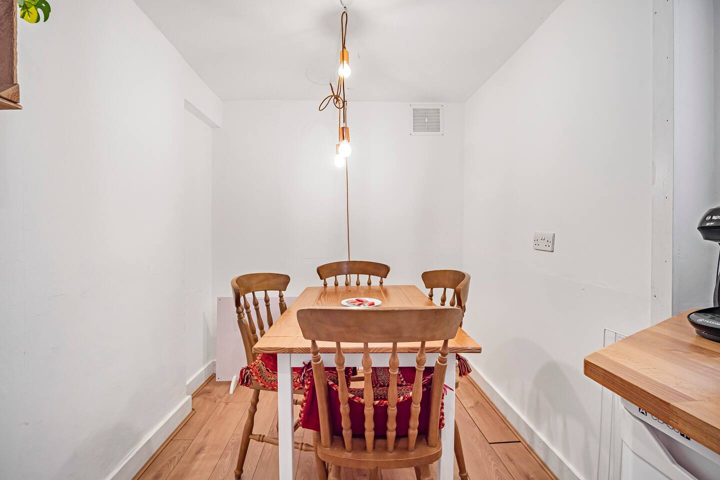 View Tulse Hill - 1BD w/ beautiful private garden - Pass the Keys in 6A Elmcourt Rd, Thurlow Park SE27 9BZ Tulse Hill - 1BD w/ beautiful private garden - Pass the Keys in 6A Elmcourt Rd, Thurlow Park SE27 9BZ - Property image 15 - VivreStays