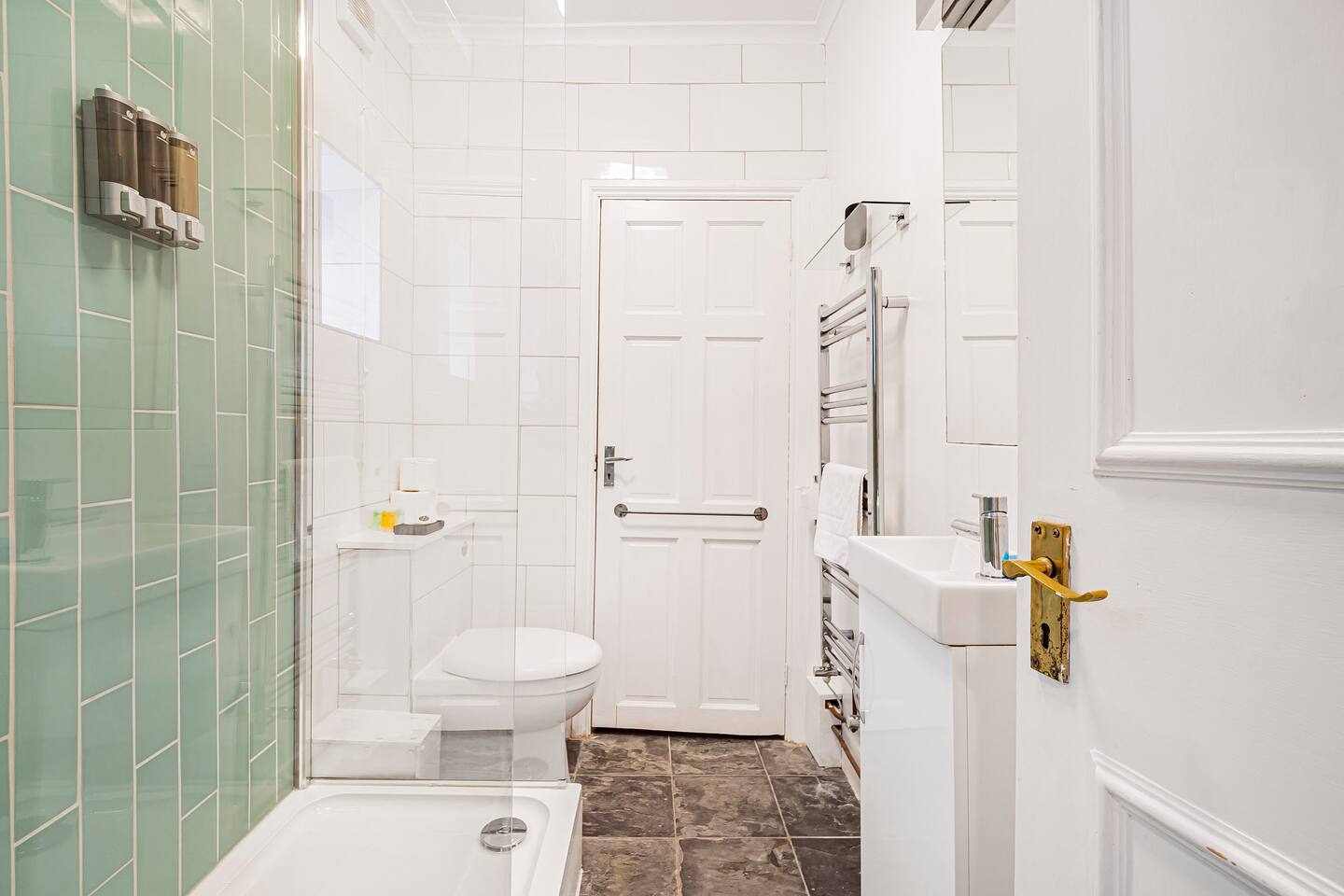 View Tulse Hill - 1BD w/ beautiful private garden - Pass the Keys in 6A Elmcourt Rd, Thurlow Park SE27 9BZ Tulse Hill - 1BD w/ beautiful private garden - Pass the Keys in 6A Elmcourt Rd, Thurlow Park SE27 9BZ - Property image 20 - VivreStays