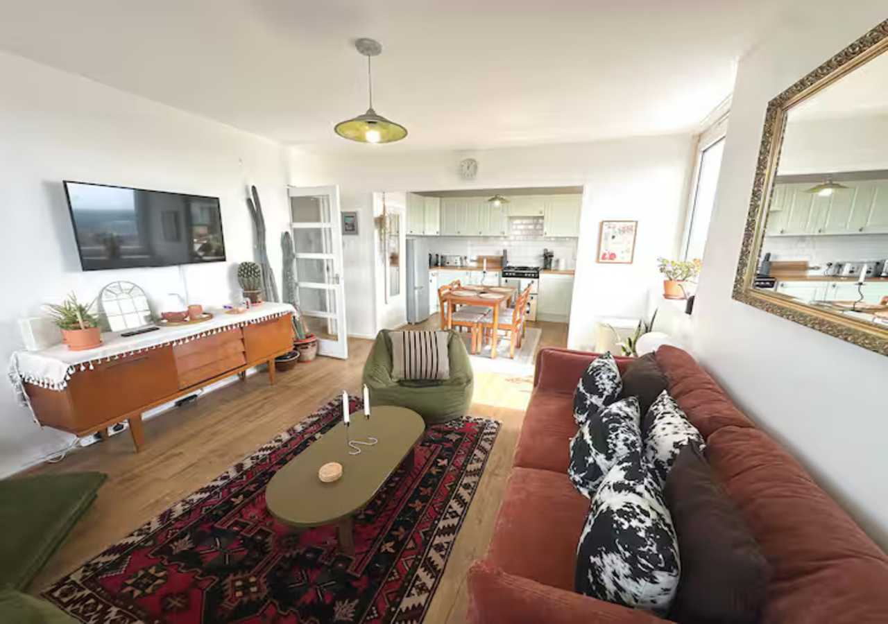 Stylish flat near London Bridge with balcony views - Pass the Keys in 59 Burwash House SE1 3RP - Property image 4 - VivreStays