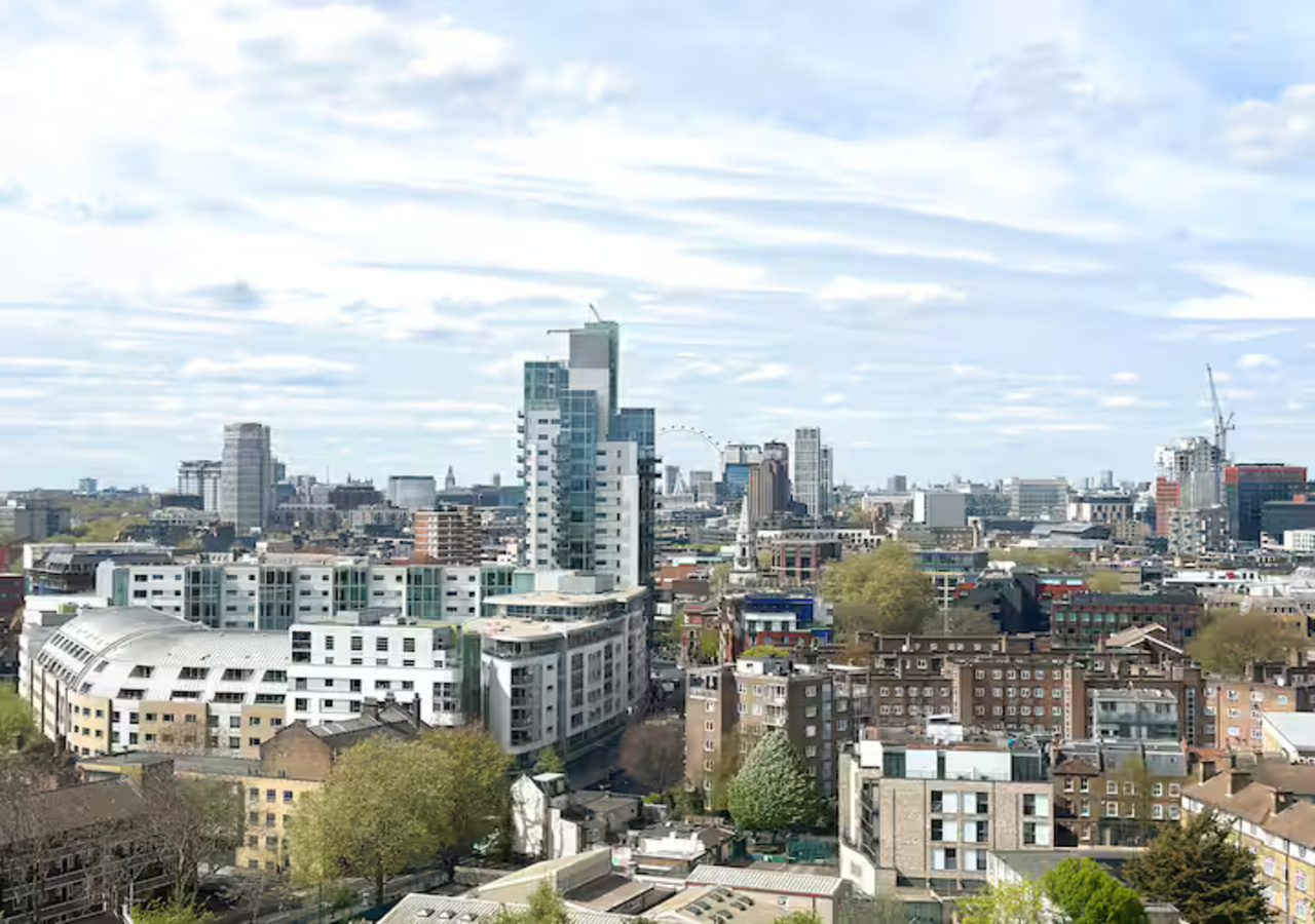 Stylish flat near London Bridge with balcony views - Pass the Keys in 59 Burwash House SE1 3RP - Property image 5 - VivreStays