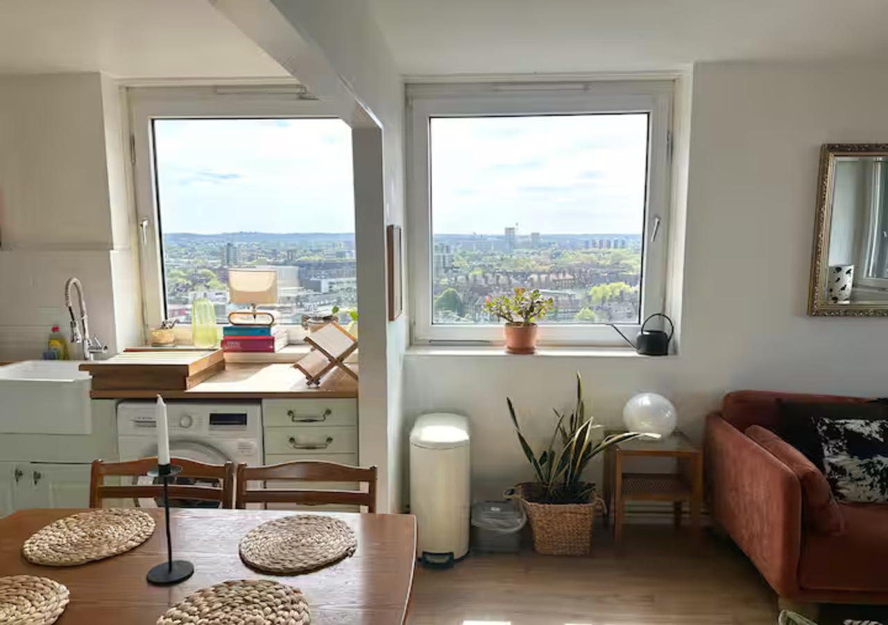 Stylish flat near London Bridge with balcony views - Pass the Keys in 59 Burwash House SE1 3RP - Property image 6 - VivreStays