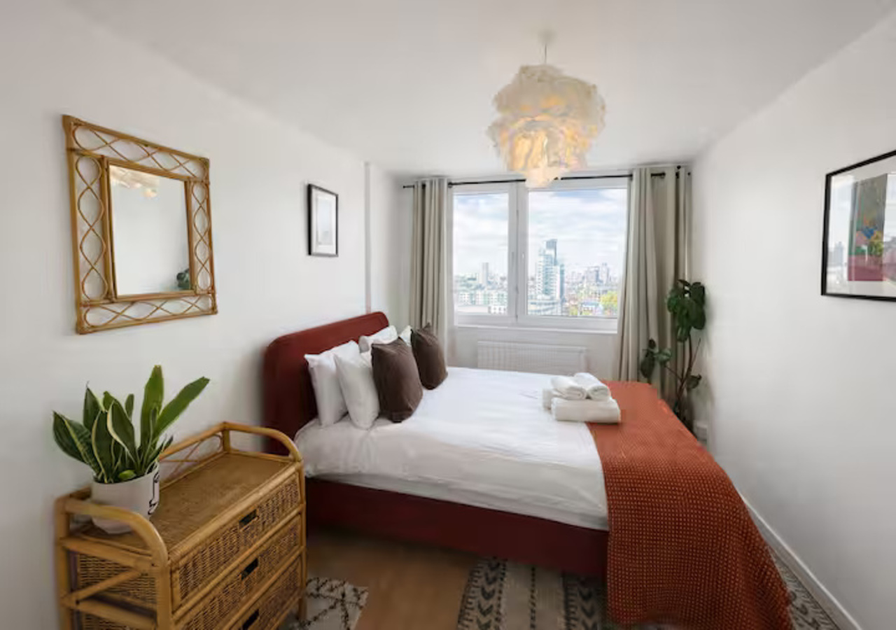 Stylish flat near London Bridge with balcony views - Pass the Keys in 59 Burwash House SE1 3RP - Property image 7 - VivreStays