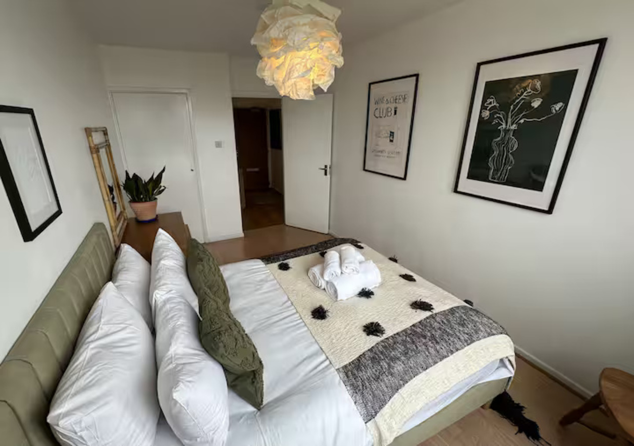 Stylish flat near London Bridge with balcony views - Pass the Keys in 59 Burwash House SE1 3RP - Property image 9 - VivreStays