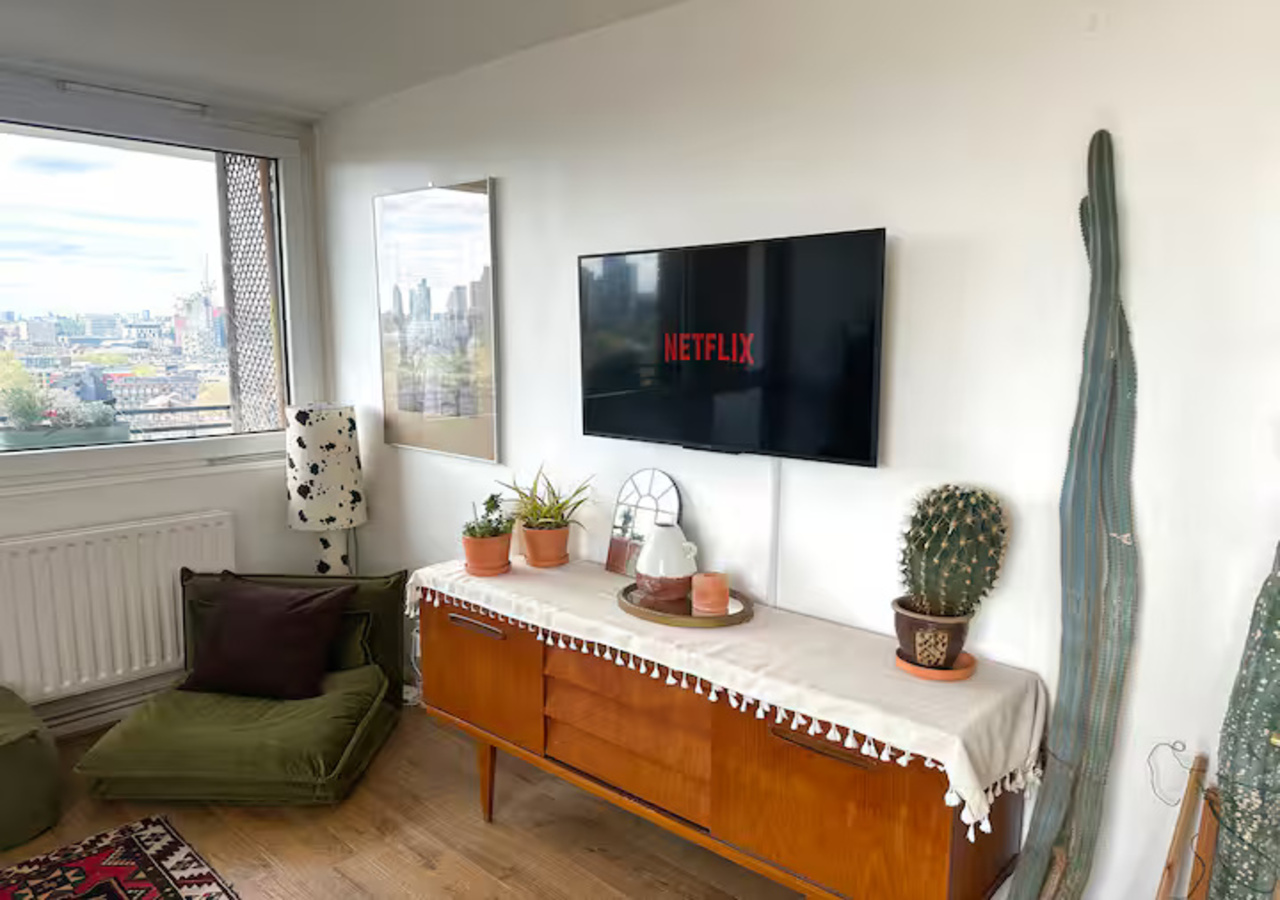 Stylish flat near London Bridge with balcony views - Pass the Keys in 59 Burwash House SE1 3RP - Property image 15 - VivreStays