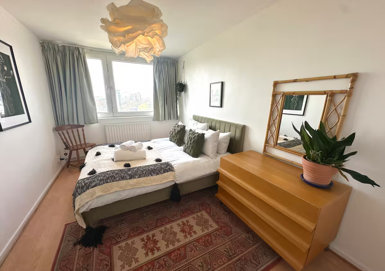 Stylish flat near London Bridge with balcony views - Pass the Keys in 59 Burwash House SE1 3RP - Property image 17 - VivreStays