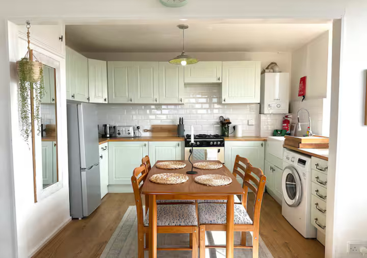 Stylish flat near London Bridge with balcony views - Pass the Keys in 59 Burwash House SE1 3RP - Property image 19 - VivreStays