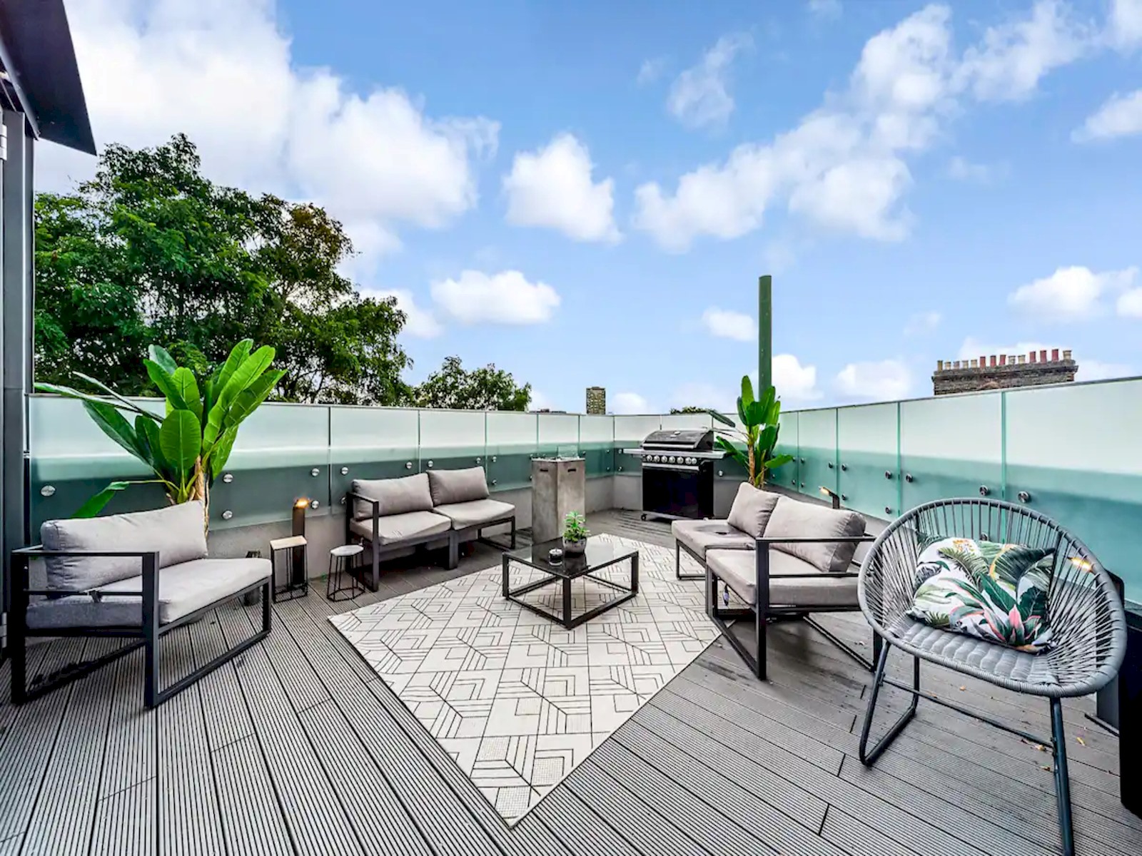 Contemporary Fulham Penthouse with Large Balcony - Pass the Keys in Flat 9 Hannell House, 26 Hannell Road, Fulham, London, SW6 7RB SW6 7RB - Property image 25 - VivreStays