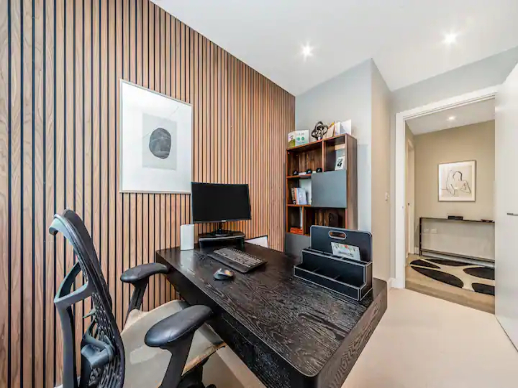 Contemporary Fulham Penthouse with Large Balcony - Pass the Keys in Flat 9 Hannell House, 26 Hannell Road, Fulham, London, SW6 7RB SW6 7RB - Property image 23 - VivreStays