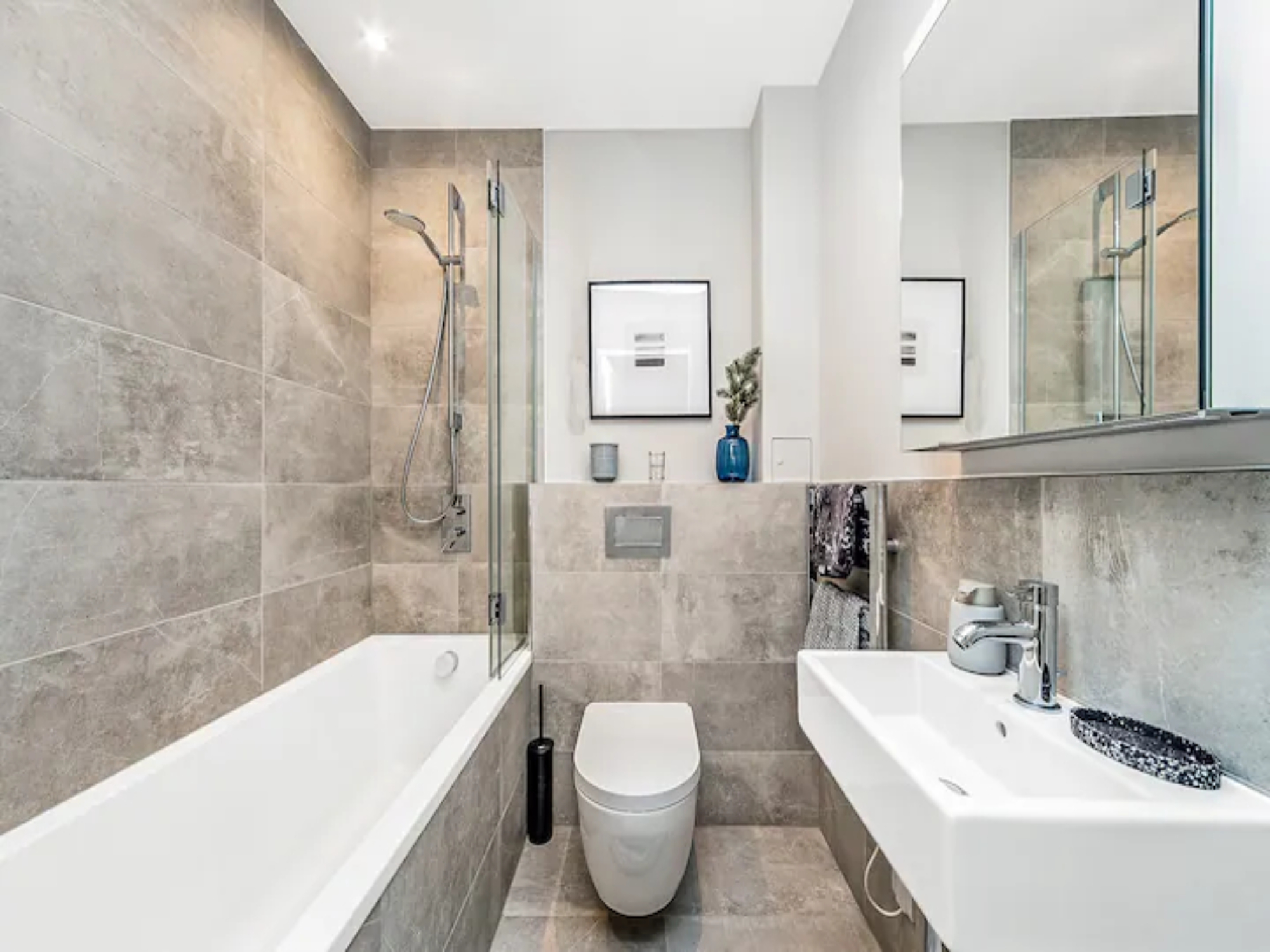 Contemporary Fulham Penthouse with Large Balcony - Pass the Keys in Flat 9 Hannell House, 26 Hannell Road, Fulham, London, SW6 7RB SW6 7RB - Property image 22 - VivreStays