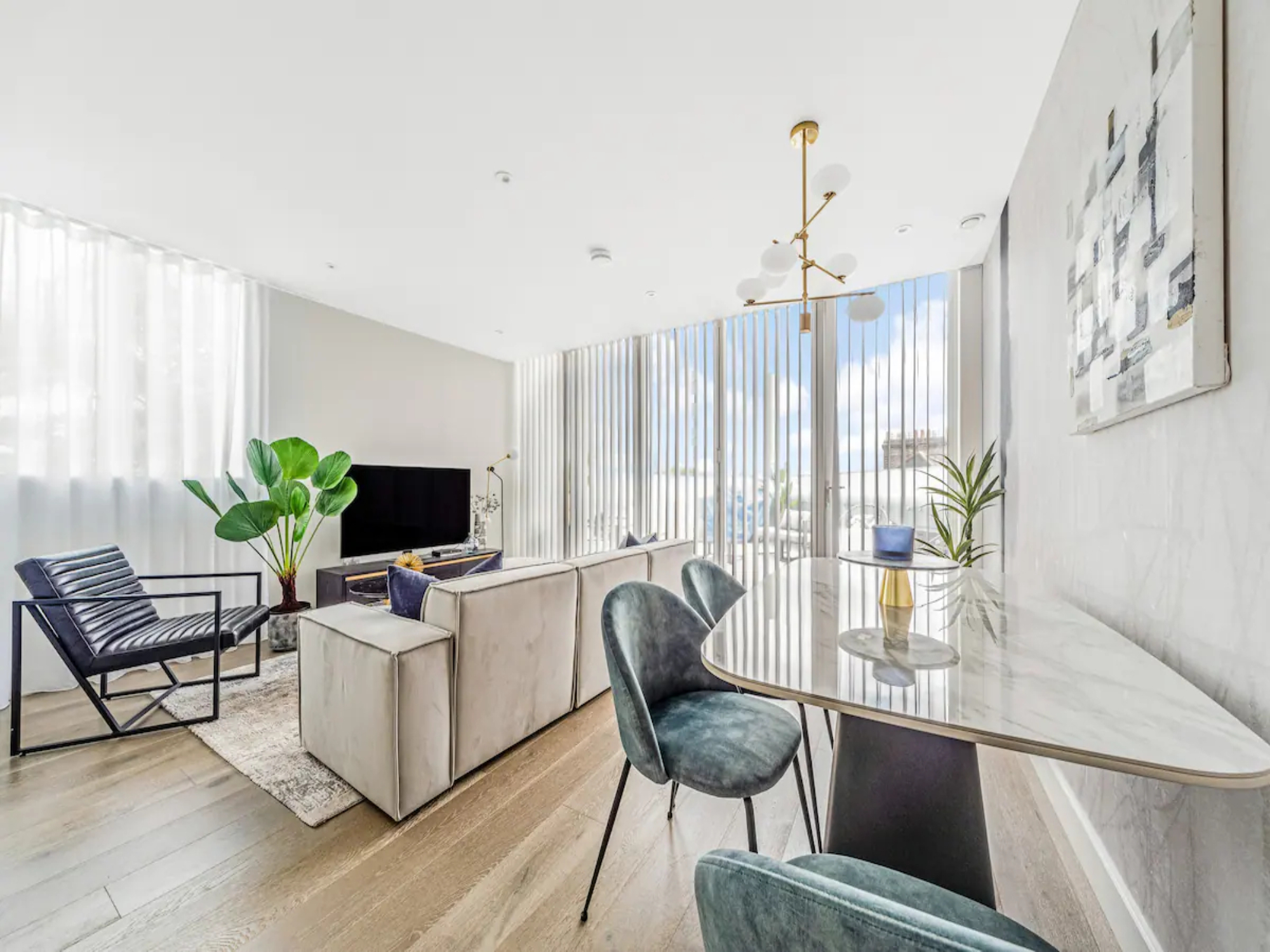 Contemporary Fulham Penthouse with Large Balcony - Pass the Keys serviced apartment - UK - VivreStays