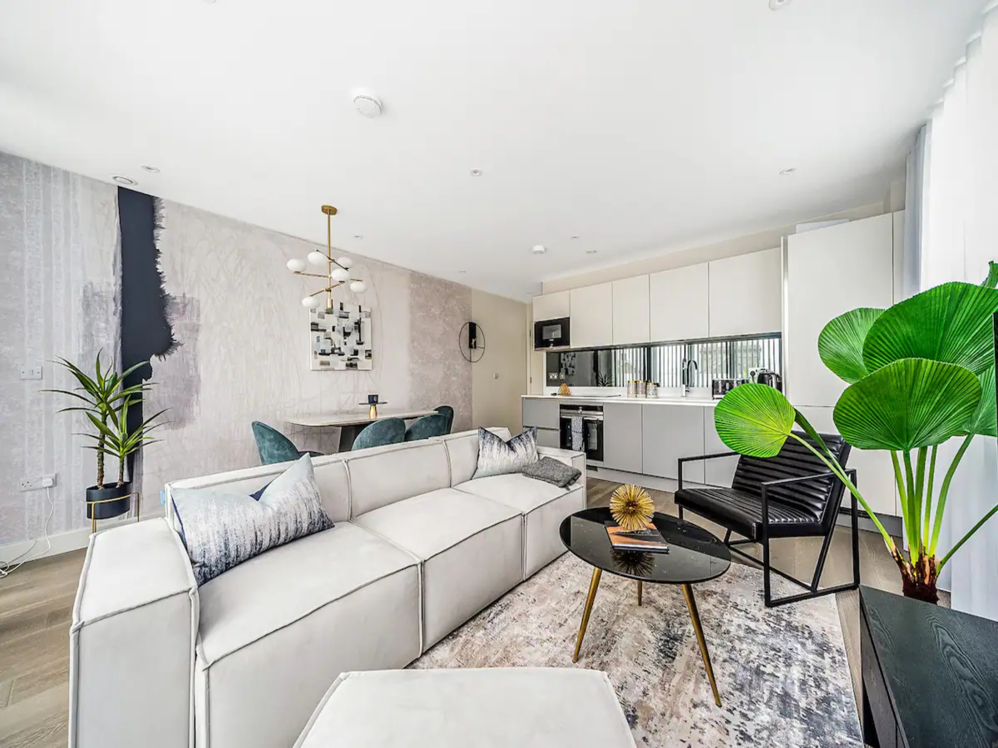 Contemporary Fulham Penthouse with Large Balcony - Pass the Keys in Flat 9 Hannell House, 26 Hannell Road, Fulham, London, SW6 7RB SW6 7RB - Property image 6 - VivreStays