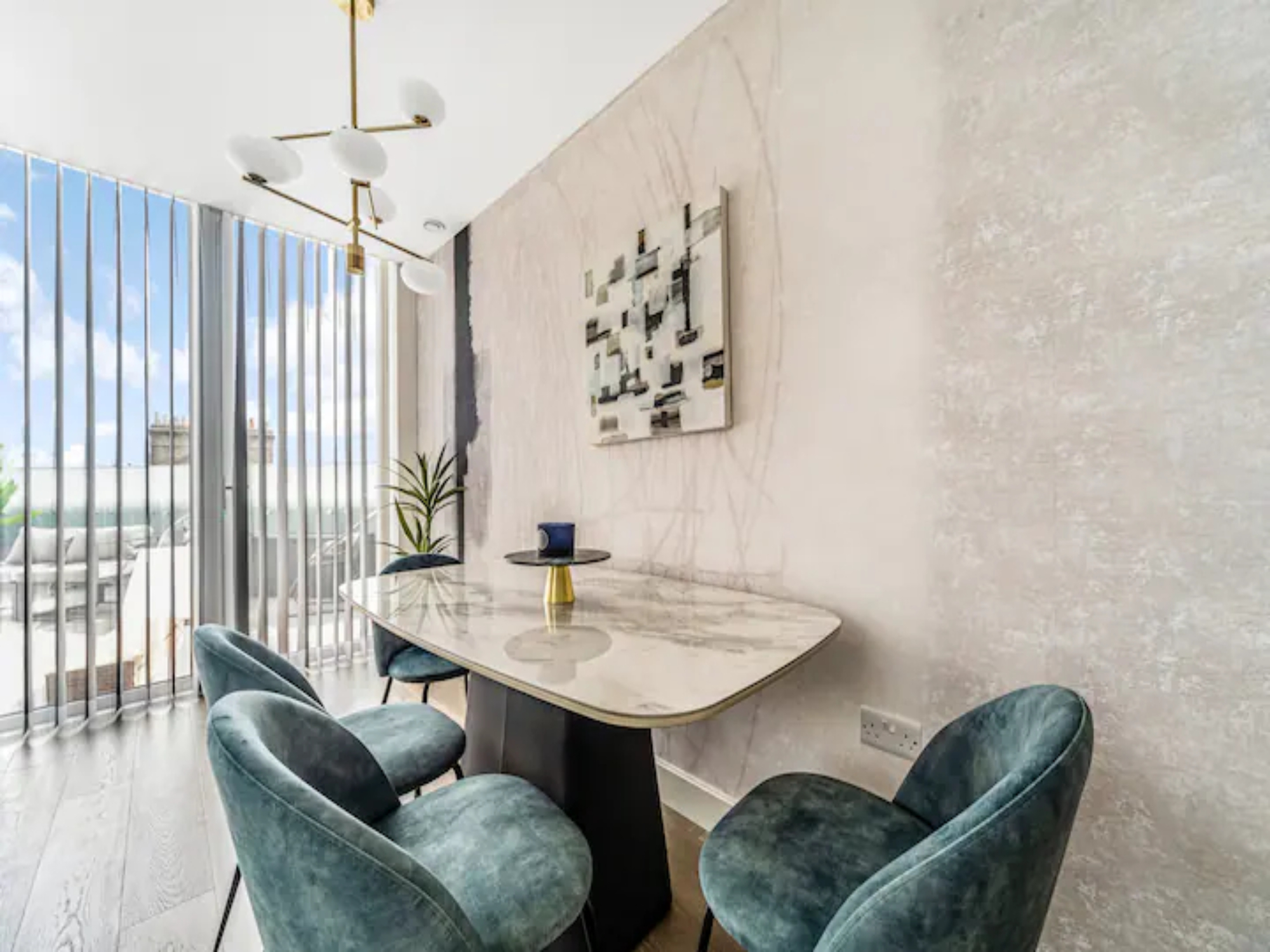 Contemporary Fulham Penthouse with Large Balcony - Pass the Keys in Flat 9 Hannell House, 26 Hannell Road, Fulham, London, SW6 7RB SW6 7RB - Property image 9 - VivreStays