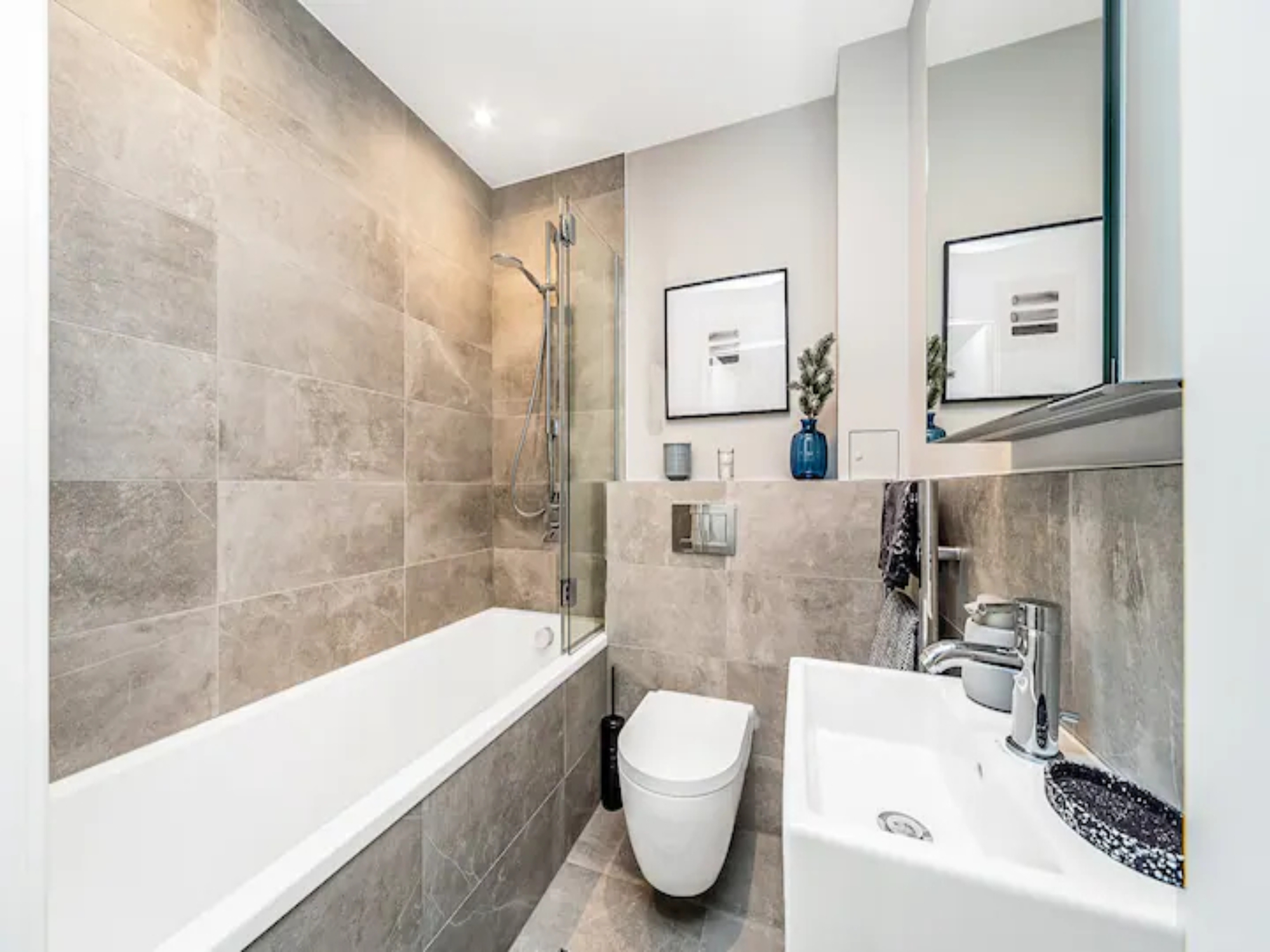 Contemporary Fulham Penthouse with Large Balcony - Pass the Keys in Flat 9 Hannell House, 26 Hannell Road, Fulham, London, SW6 7RB SW6 7RB - Property image 21 - VivreStays
