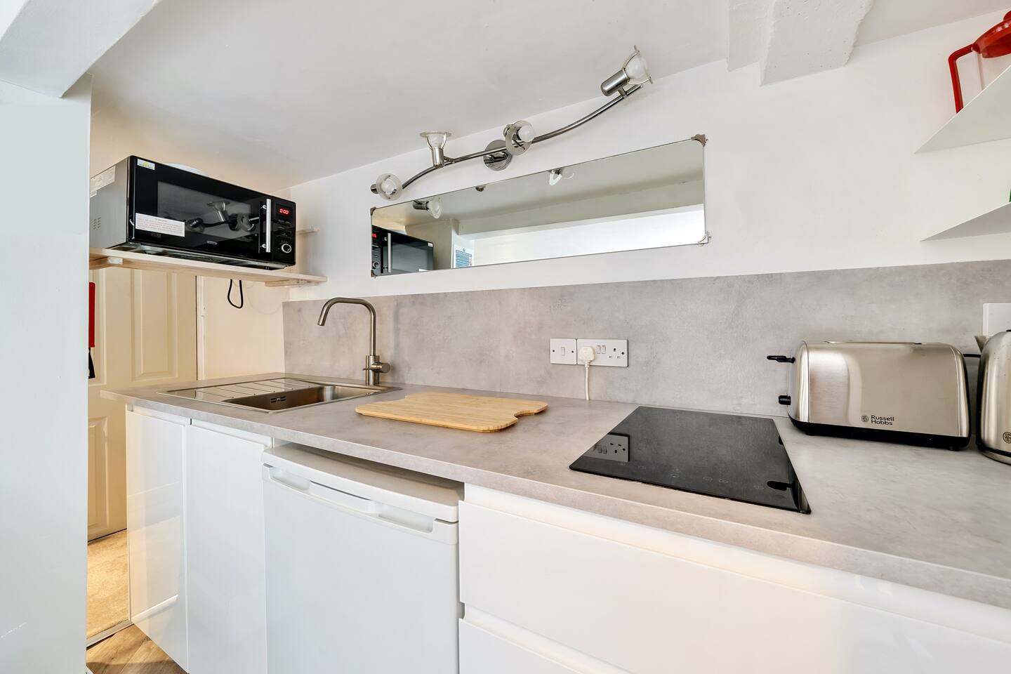 View Lovely Apartment - Central Oxford - Pass the Keys in Basement Flat, 65 Hurst Street, OX4 1HA ox4 1HA Lovely Apartment - Central Oxford - Pass the Keys in Basement Flat, 65 Hurst Street, OX4 1HA ox4 1HA - Property image 7 - VivreStays