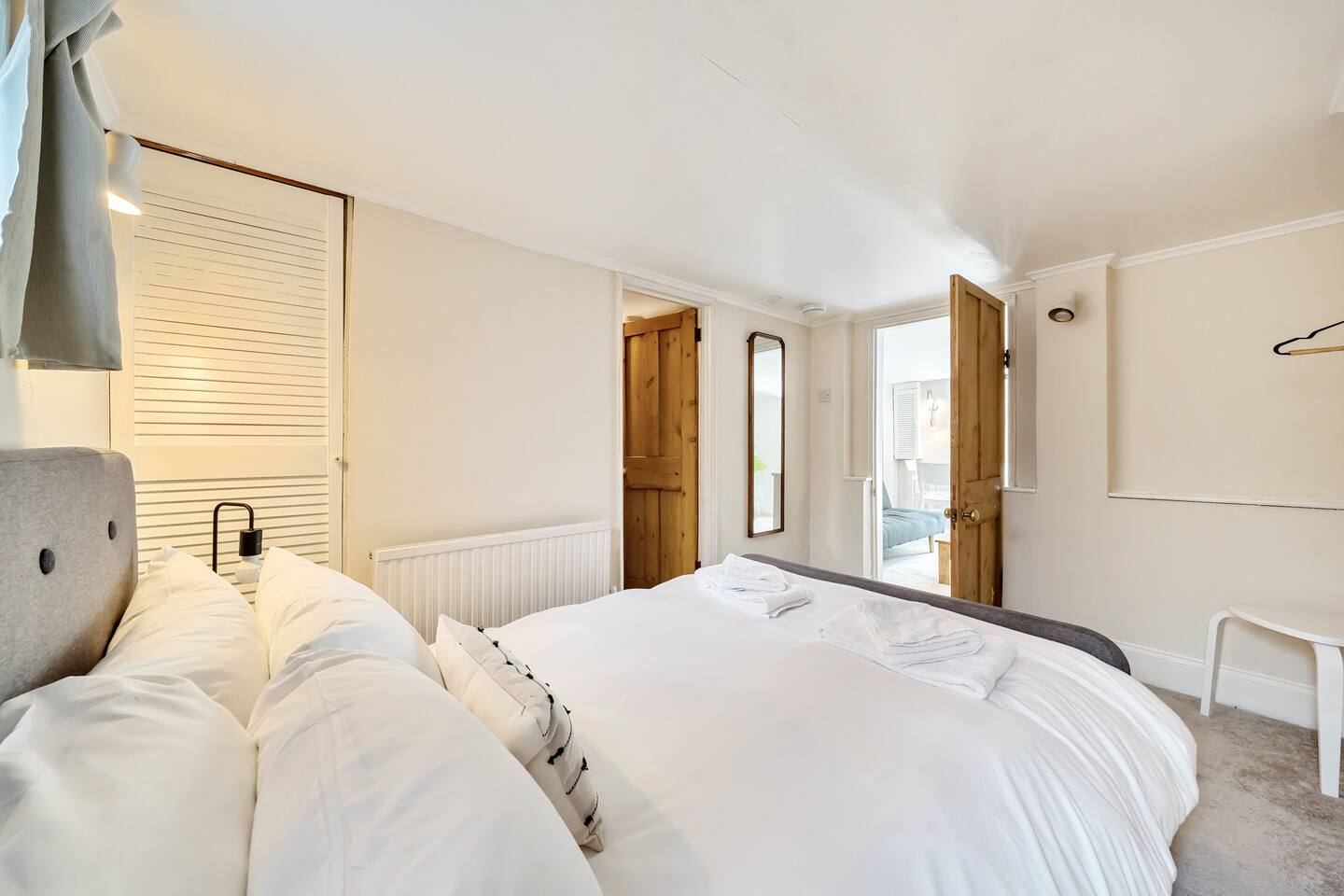 View Lovely Apartment - Central Oxford - Pass the Keys in Basement Flat, 65 Hurst Street, OX4 1HA ox4 1HA Lovely Apartment - Central Oxford - Pass the Keys in Basement Flat, 65 Hurst Street, OX4 1HA ox4 1HA - Property image 10 - VivreStays