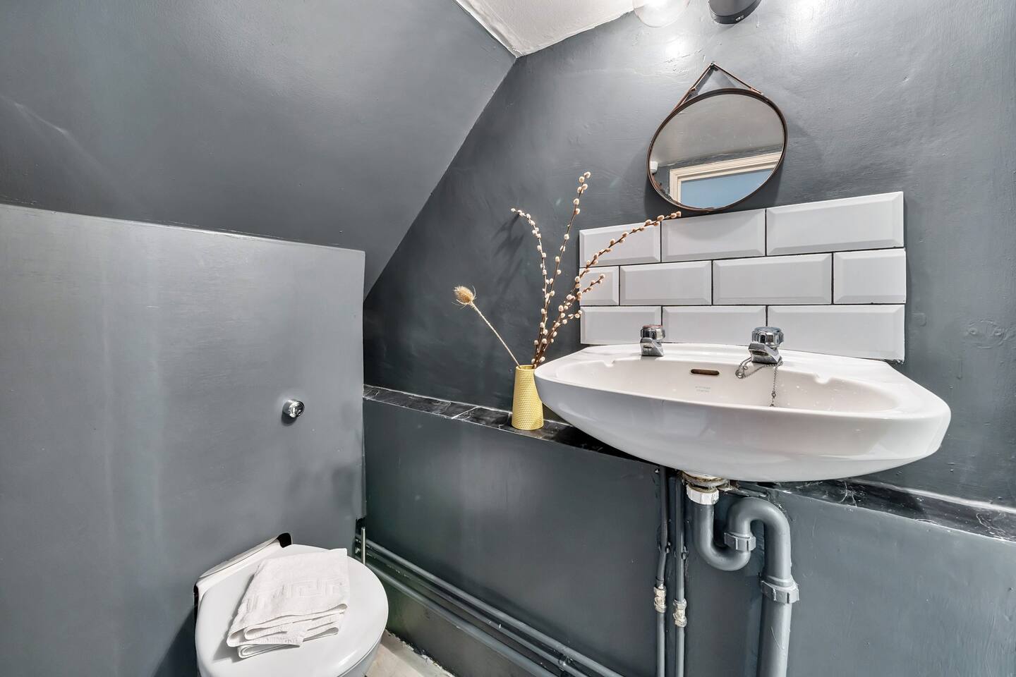 View Lovely Apartment - Central Oxford - Pass the Keys in Basement Flat, 65 Hurst Street, OX4 1HA ox4 1HA Lovely Apartment - Central Oxford - Pass the Keys in Basement Flat, 65 Hurst Street, OX4 1HA ox4 1HA - Property image 11 - VivreStays