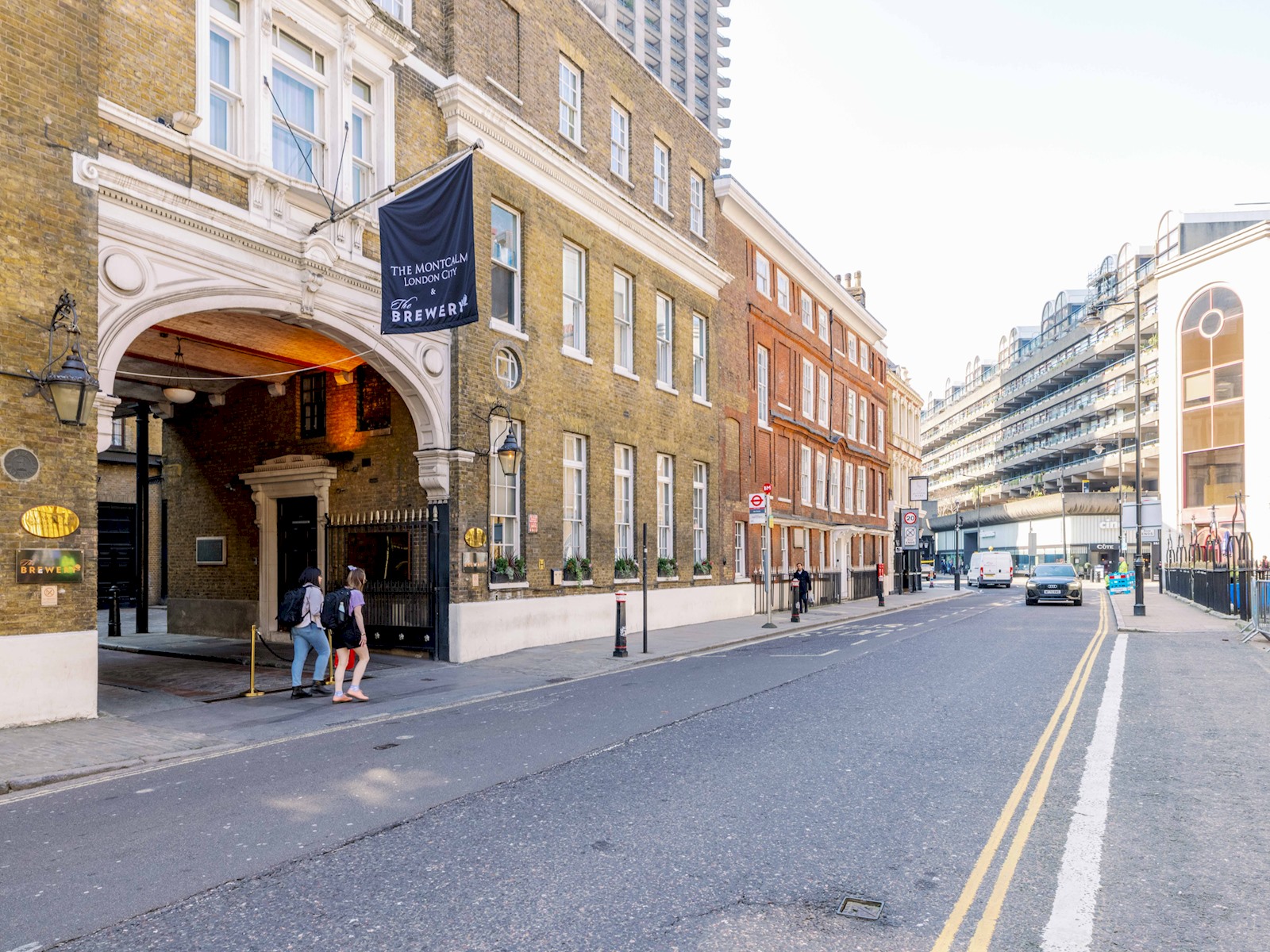 View Stylish Retreat | Walk to Barbican & St. Paul’s - Pass the Keys in Flat 10, 1 Lamb's Passage, EC1Y 8AB EC1Y 8AB Stylish Retreat | Walk to Barbican & St. Paul’s - Pass the Keys in Flat 10, 1 Lamb's Passage, EC1Y 8AB EC1Y 8AB - Property image 6 - VivreStays