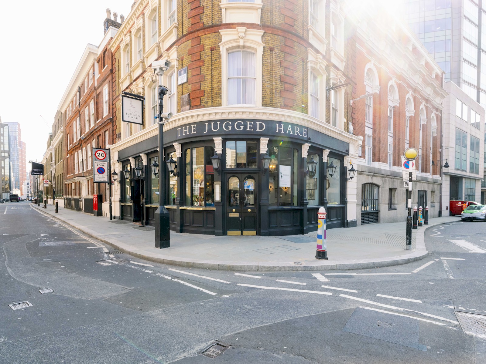 View Stylish Retreat | Walk to Barbican & St. Paul’s - Pass the Keys in Flat 10, 1 Lamb's Passage, EC1Y 8AB EC1Y 8AB Stylish Retreat | Walk to Barbican & St. Paul’s - Pass the Keys in Flat 10, 1 Lamb's Passage, EC1Y 8AB EC1Y 8AB - Property image 7 - VivreStays