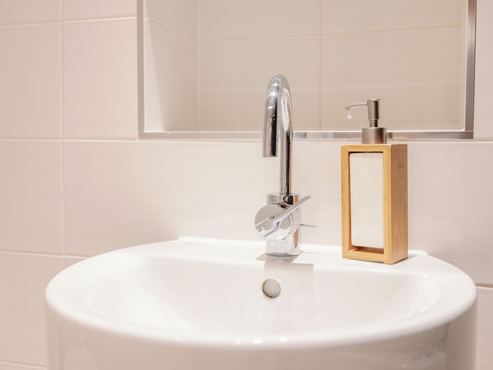 View Stylish Retreat | Walk to Barbican & St. Paul’s - Pass the Keys in Flat 10, 1 Lamb's Passage, EC1Y 8AB EC1Y 8AB Stylish Retreat | Walk to Barbican & St. Paul’s - Pass the Keys in Flat 10, 1 Lamb's Passage, EC1Y 8AB EC1Y 8AB - Property image 10 - VivreStays