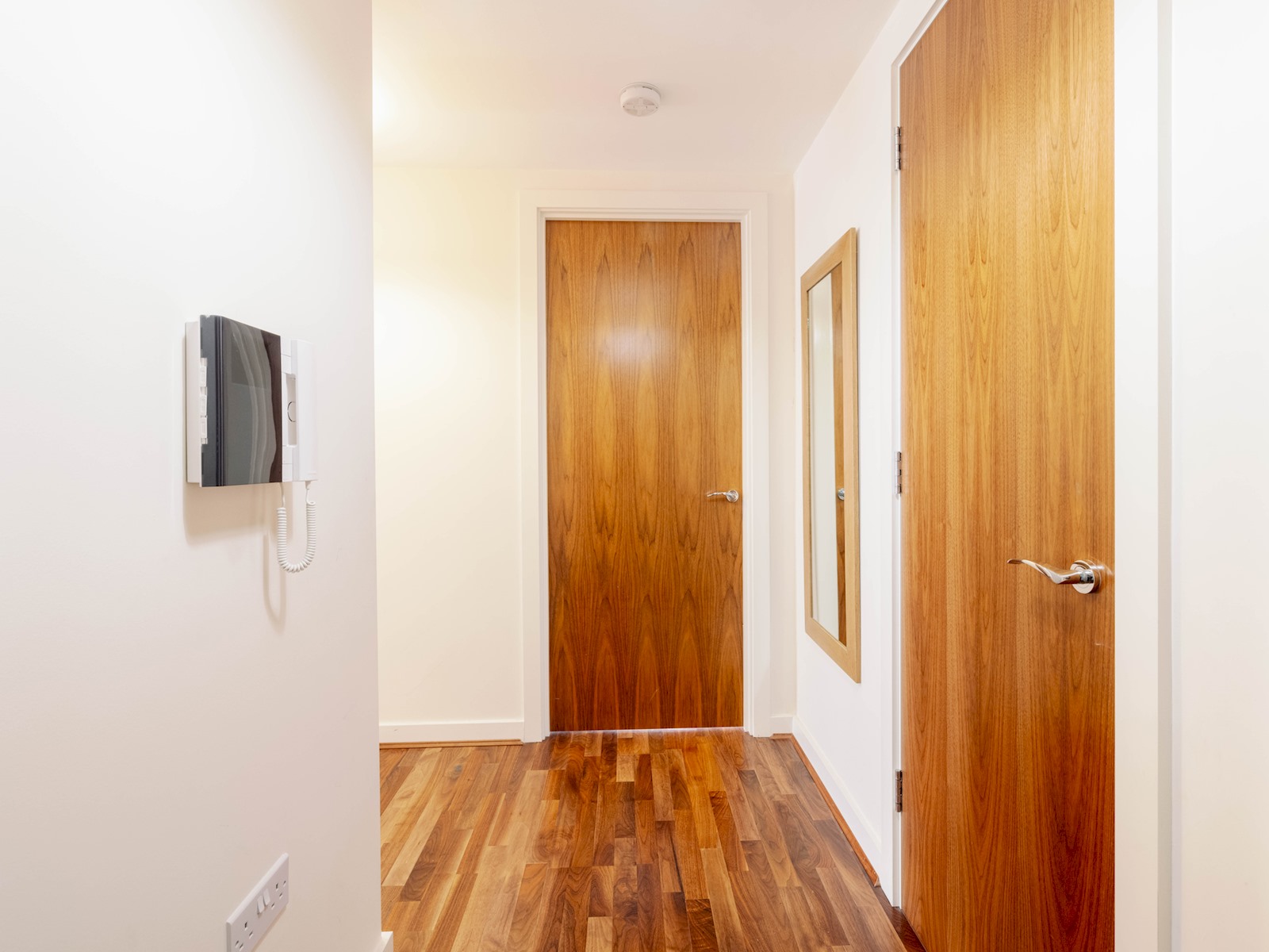 View Stylish Retreat | Walk to Barbican & St. Paul’s - Pass the Keys in Flat 10, 1 Lamb's Passage, EC1Y 8AB EC1Y 8AB Stylish Retreat | Walk to Barbican & St. Paul’s - Pass the Keys in Flat 10, 1 Lamb's Passage, EC1Y 8AB EC1Y 8AB - Property image 12 - VivreStays