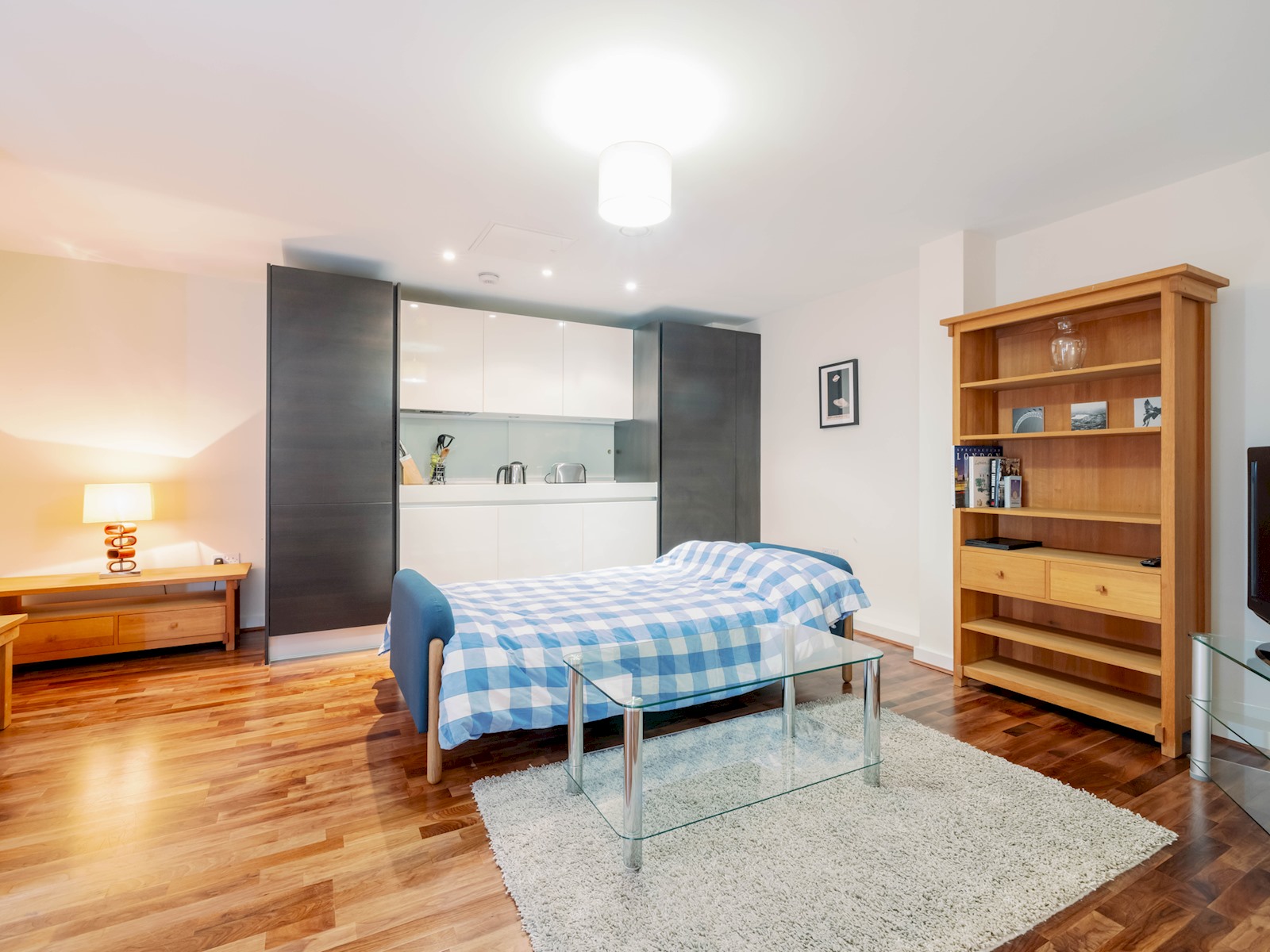 View Stylish Retreat | Walk to Barbican & St. Paul’s - Pass the Keys in Flat 10, 1 Lamb's Passage, EC1Y 8AB EC1Y 8AB Stylish Retreat | Walk to Barbican & St. Paul’s - Pass the Keys in Flat 10, 1 Lamb's Passage, EC1Y 8AB EC1Y 8AB - Property image 28 - VivreStays