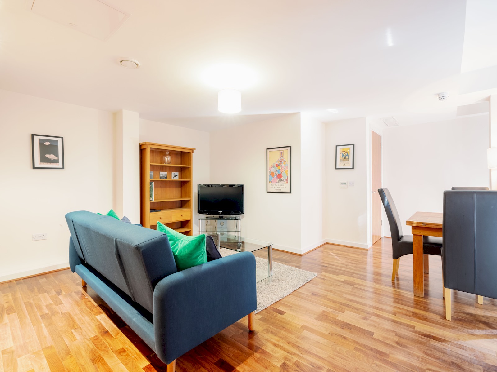 View Stylish Retreat | Walk to Barbican & St. Paul’s - Pass the Keys in Flat 10, 1 Lamb's Passage, EC1Y 8AB EC1Y 8AB Stylish Retreat | Walk to Barbican & St. Paul’s - Pass the Keys in Flat 10, 1 Lamb's Passage, EC1Y 8AB EC1Y 8AB - Property image 31 - VivreStays