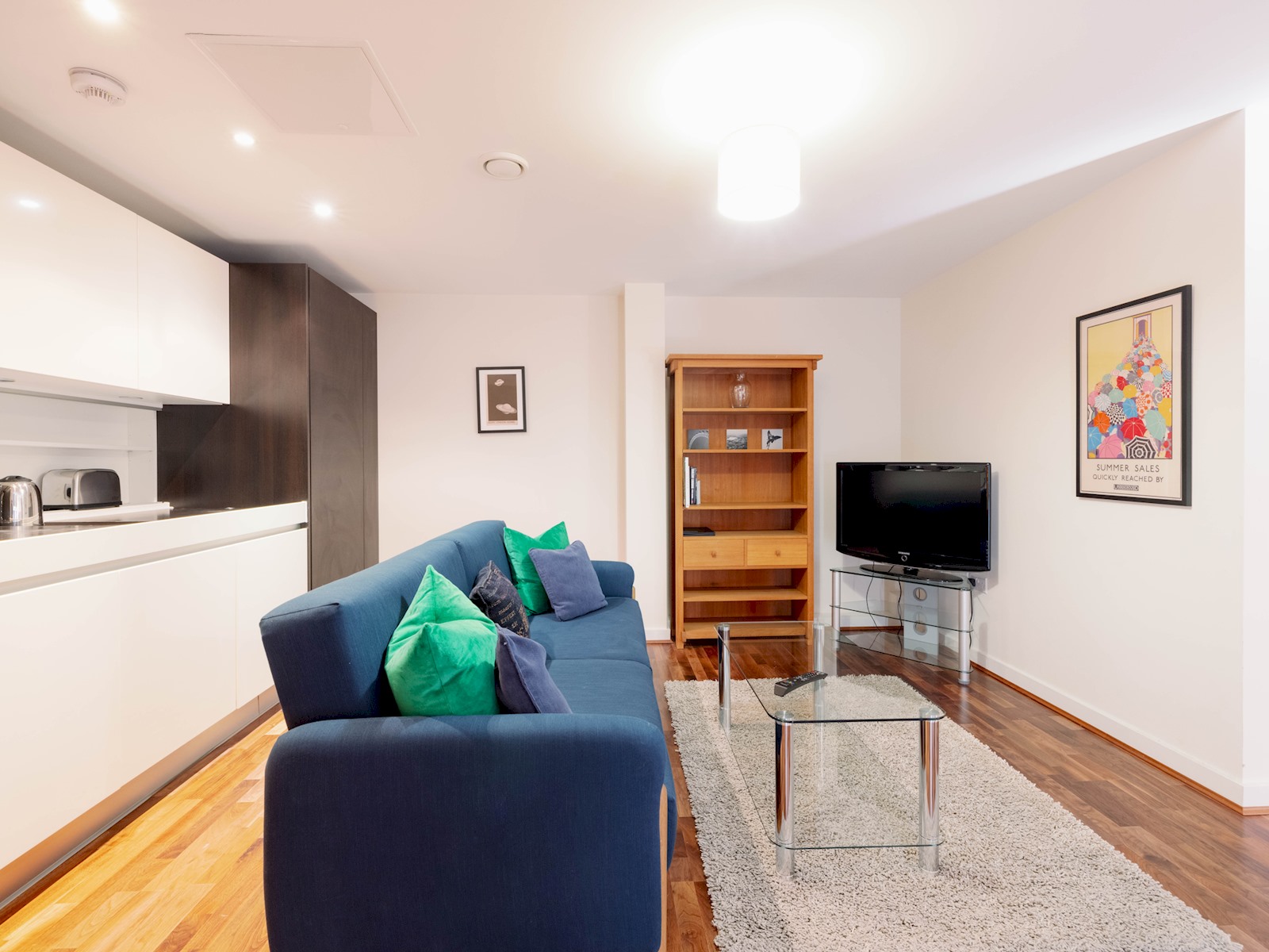 View Stylish Retreat | Walk to Barbican & St. Paul’s - Pass the Keys in Flat 10, 1 Lamb's Passage, EC1Y 8AB EC1Y 8AB Stylish Retreat | Walk to Barbican & St. Paul’s - Pass the Keys in Flat 10, 1 Lamb's Passage, EC1Y 8AB EC1Y 8AB - Property image 32 - VivreStays
