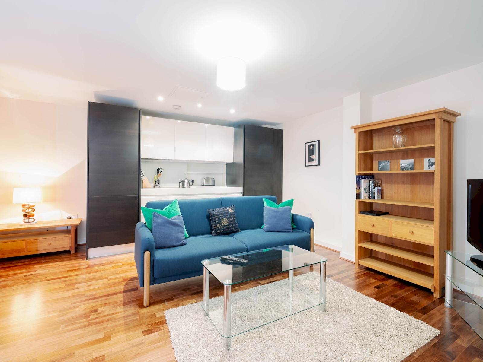 View Stylish Retreat | Walk to Barbican & St. Paul’s - Pass the Keys in Flat 10, 1 Lamb's Passage, EC1Y 8AB EC1Y 8AB Stylish Retreat | Walk to Barbican & St. Paul’s - Pass the Keys in Flat 10, 1 Lamb's Passage, EC1Y 8AB EC1Y 8AB - Property image 33 - VivreStays