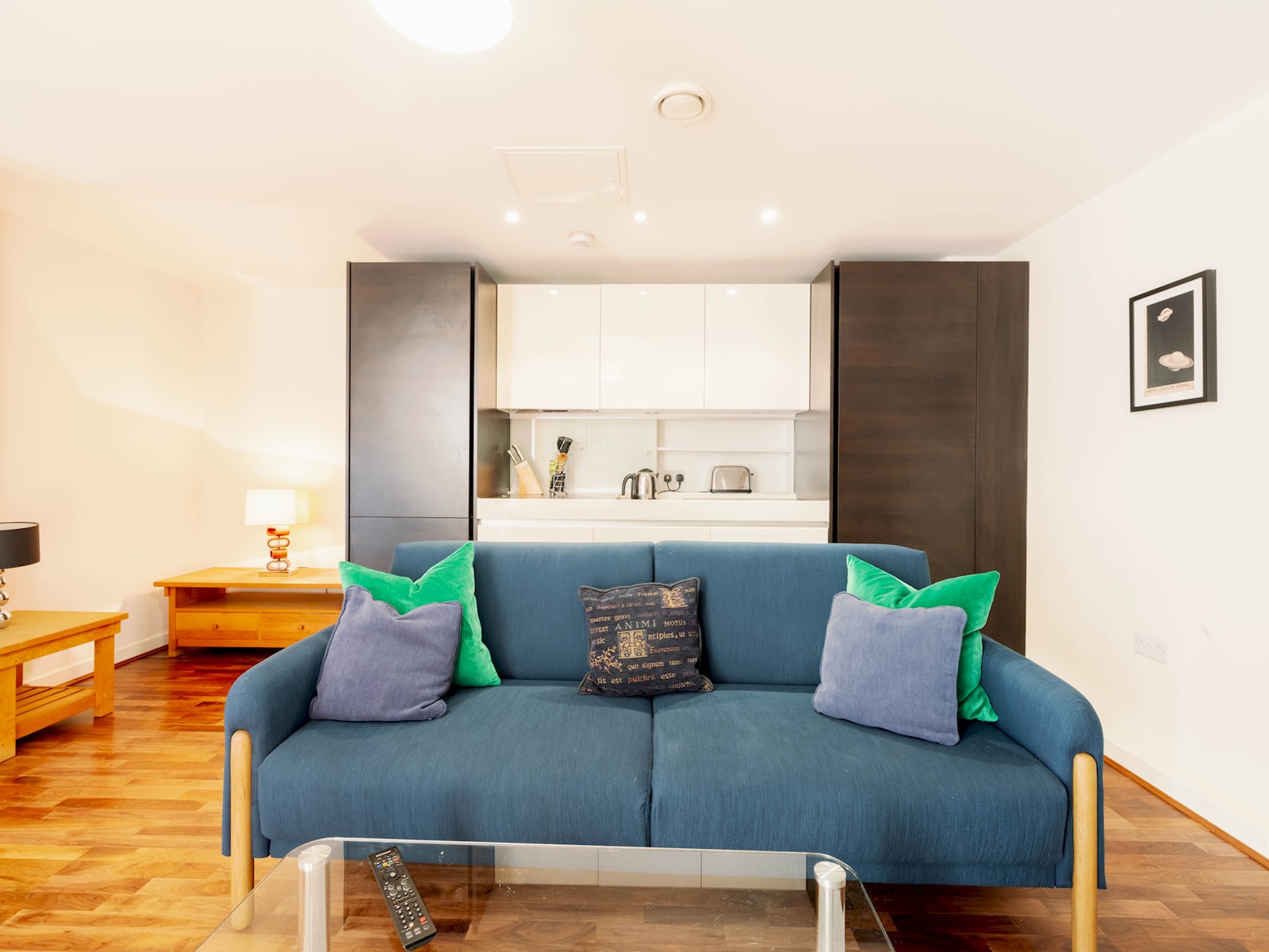 View Stylish Retreat | Walk to Barbican & St. Paul’s - Pass the Keys in Flat 10, 1 Lamb's Passage, EC1Y 8AB EC1Y 8AB Stylish Retreat | Walk to Barbican & St. Paul’s - Pass the Keys in Flat 10, 1 Lamb's Passage, EC1Y 8AB EC1Y 8AB - Property image 34 - VivreStays