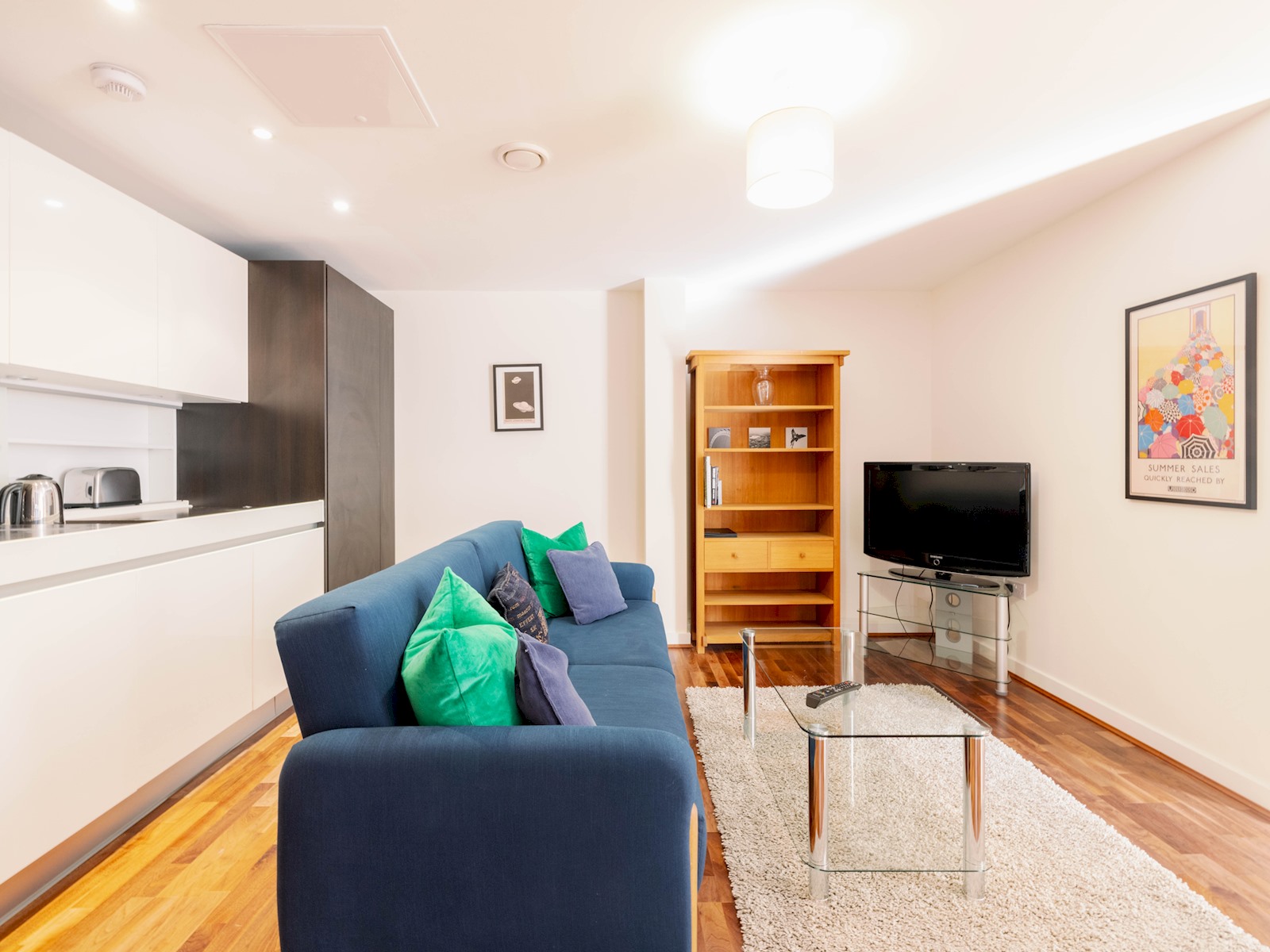 View Stylish Retreat | Walk to Barbican & St. Paul’s - Pass the Keys in Flat 10, 1 Lamb's Passage, EC1Y 8AB EC1Y 8AB Stylish Retreat | Walk to Barbican & St. Paul’s - Pass the Keys in Flat 10, 1 Lamb's Passage, EC1Y 8AB EC1Y 8AB - Property image 35 - VivreStays