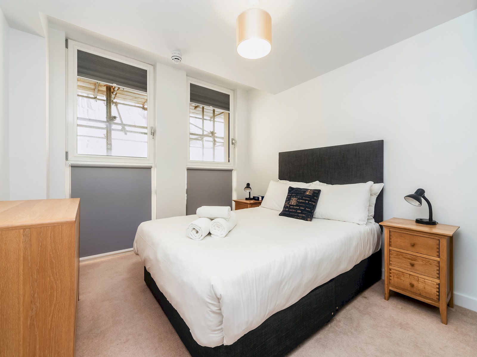 View Stylish Retreat | Walk to Barbican & St. Paul’s - Pass the Keys in Flat 10, 1 Lamb's Passage, EC1Y 8AB EC1Y 8AB Stylish Retreat | Walk to Barbican & St. Paul’s - Pass the Keys in Flat 10, 1 Lamb's Passage, EC1Y 8AB EC1Y 8AB - Property image 3 - VivreStays