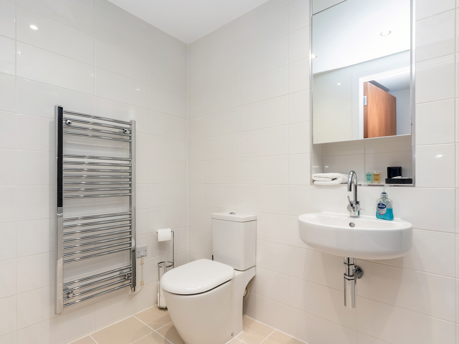 View Stylish Retreat | Walk to Barbican & St. Paul’s - Pass the Keys in Flat 10, 1 Lamb's Passage, EC1Y 8AB EC1Y 8AB Stylish Retreat | Walk to Barbican & St. Paul’s - Pass the Keys in Flat 10, 1 Lamb's Passage, EC1Y 8AB EC1Y 8AB - Property image 39 - VivreStays