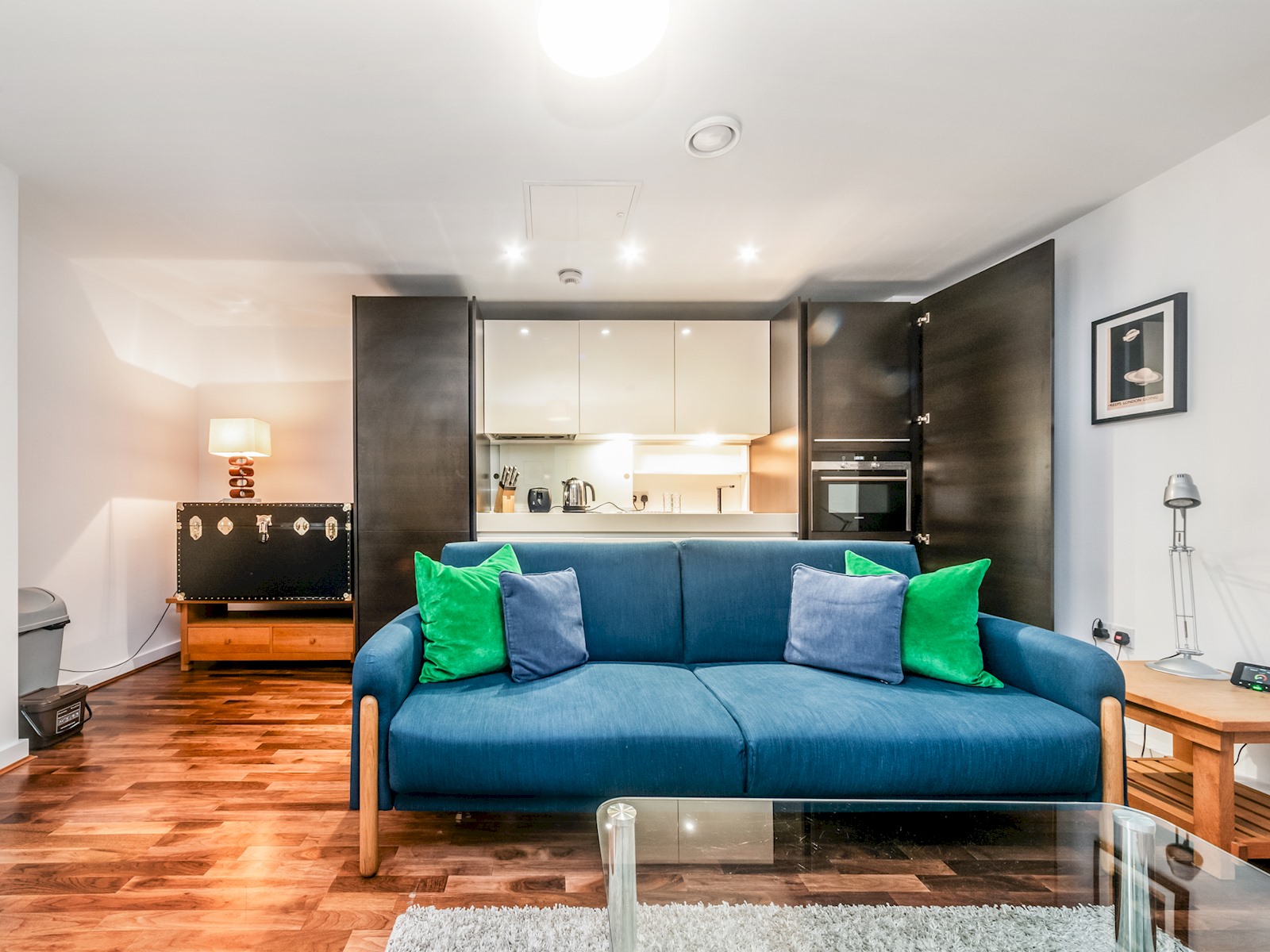 View Stylish Retreat | Walk to Barbican & St. Paul’s - Pass the Keys in Flat 10, 1 Lamb's Passage, EC1Y 8AB EC1Y 8AB Stylish Retreat | Walk to Barbican & St. Paul’s - Pass the Keys in Flat 10, 1 Lamb's Passage, EC1Y 8AB EC1Y 8AB - Property image 43 - VivreStays