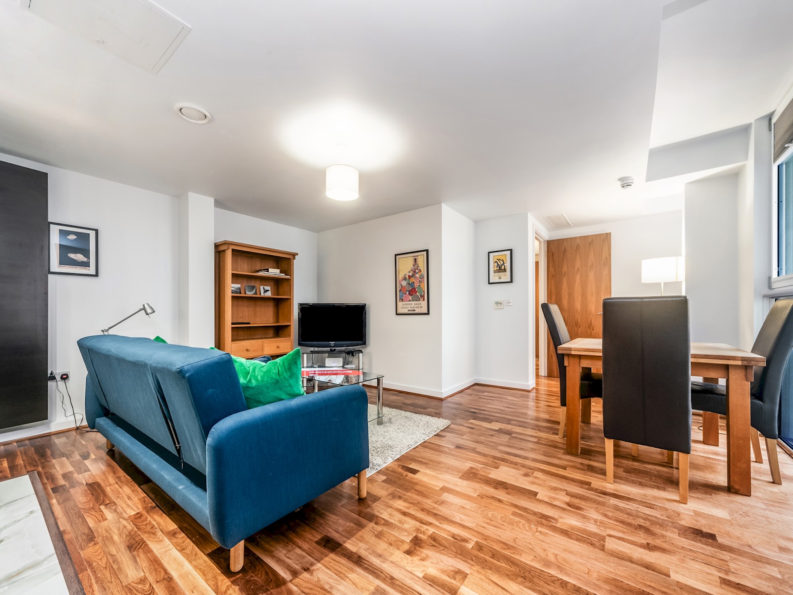 View Stylish Retreat | Walk to Barbican & St. Paul’s - Pass the Keys in Flat 10, 1 Lamb's Passage, EC1Y 8AB EC1Y 8AB Stylish Retreat | Walk to Barbican & St. Paul’s - Pass the Keys in Flat 10, 1 Lamb's Passage, EC1Y 8AB EC1Y 8AB - Property image 44 - VivreStays