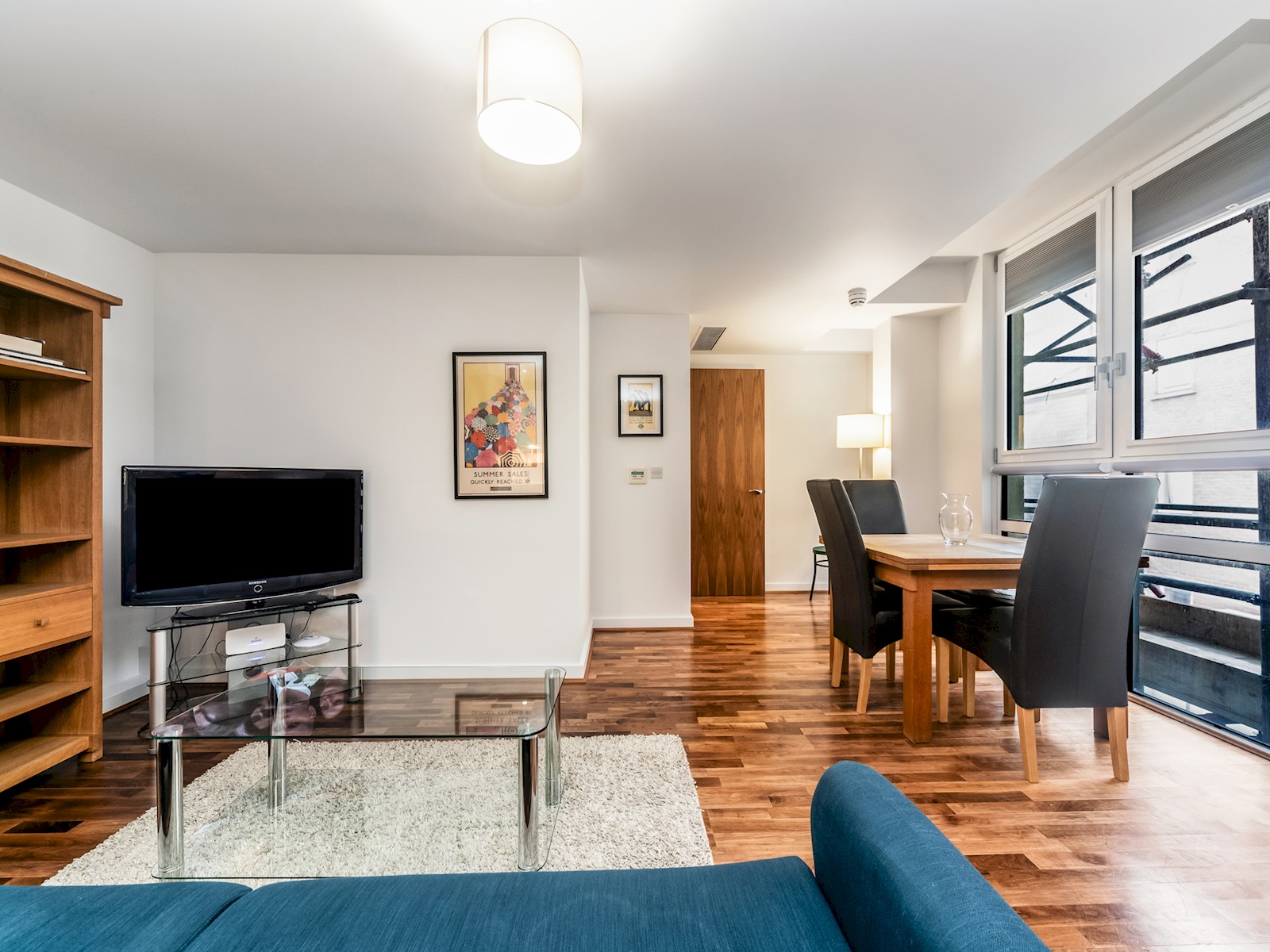 View Stylish Retreat | Walk to Barbican & St. Paul’s - Pass the Keys in Flat 10, 1 Lamb's Passage, EC1Y 8AB EC1Y 8AB Stylish Retreat | Walk to Barbican & St. Paul’s - Pass the Keys in Flat 10, 1 Lamb's Passage, EC1Y 8AB EC1Y 8AB - Property image 45 - VivreStays