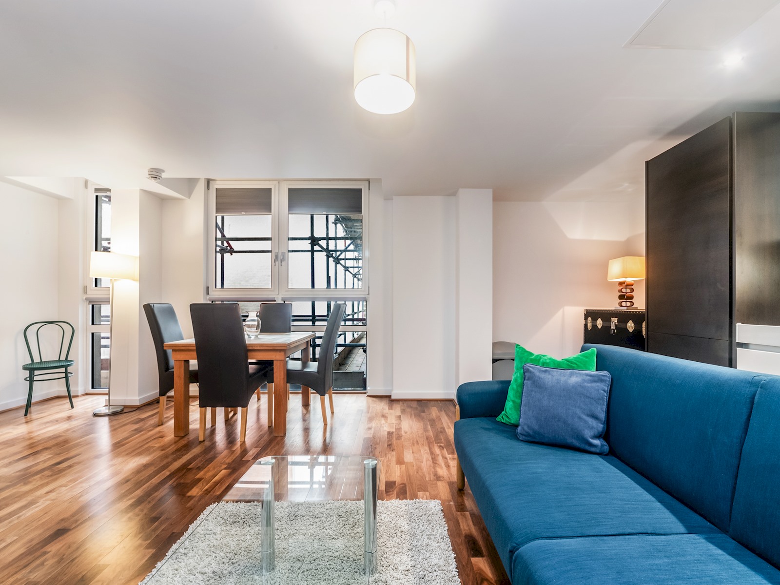 View Stylish Retreat | Walk to Barbican & St. Paul’s - Pass the Keys in Flat 10, 1 Lamb's Passage, EC1Y 8AB EC1Y 8AB Stylish Retreat | Walk to Barbican & St. Paul’s - Pass the Keys in Flat 10, 1 Lamb's Passage, EC1Y 8AB EC1Y 8AB - Property image 2 - VivreStays