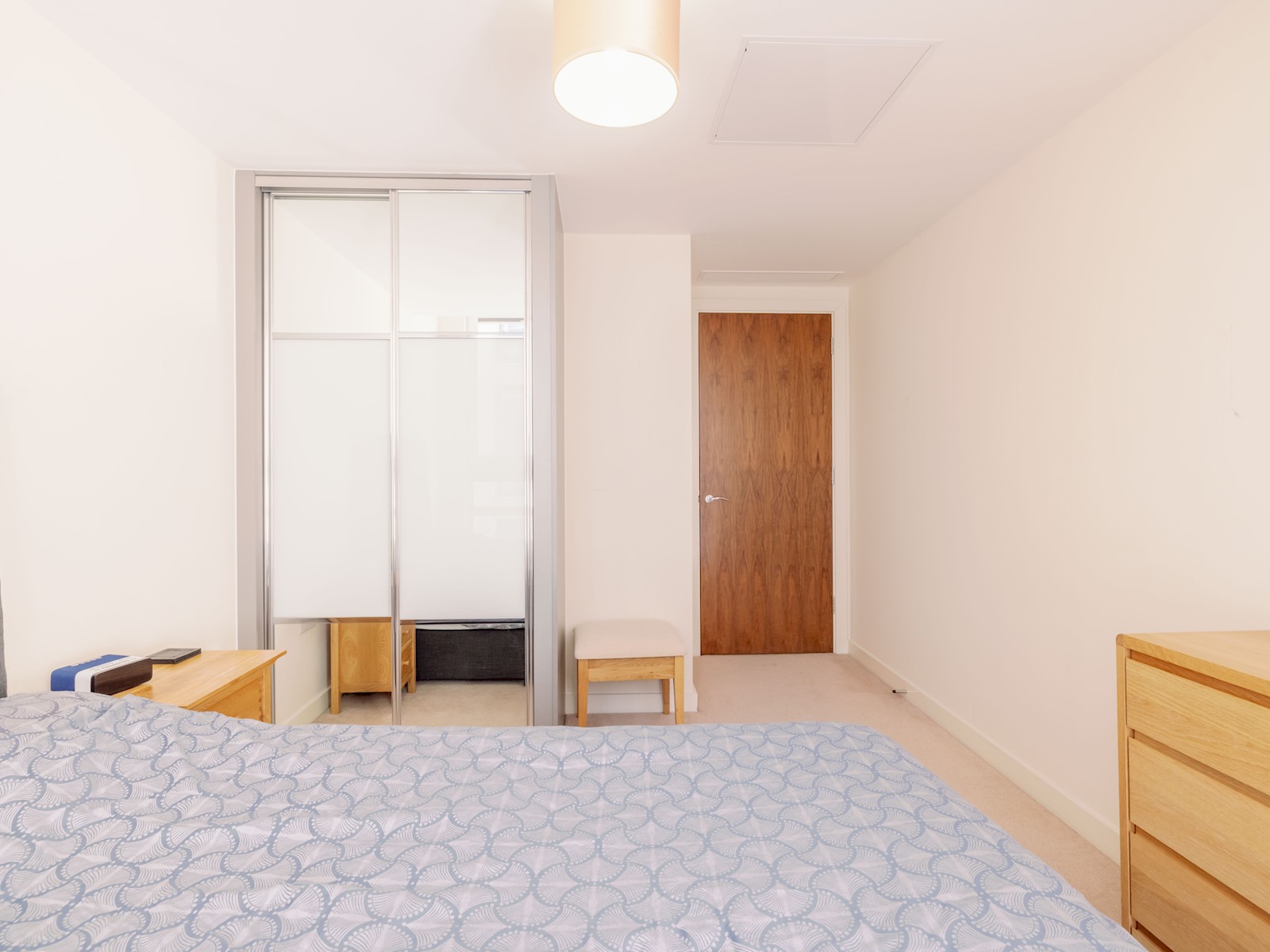 View Stylish Retreat | Walk to Barbican & St. Paul’s - Pass the Keys in Flat 10, 1 Lamb's Passage, EC1Y 8AB EC1Y 8AB Stylish Retreat | Walk to Barbican & St. Paul’s - Pass the Keys in Flat 10, 1 Lamb's Passage, EC1Y 8AB EC1Y 8AB - Property image 51 - VivreStays