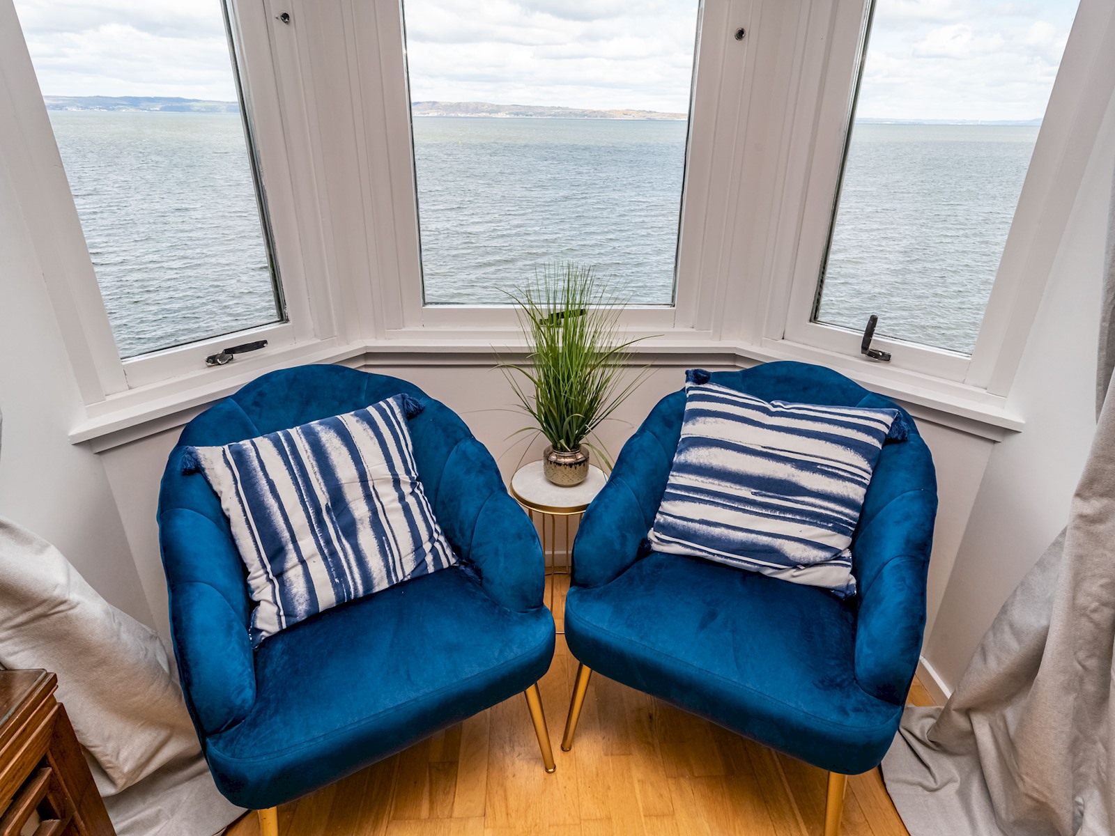 Stunning Flat with Sea View and Parking - Pass the Keys in 25/4 Starbank Road EH5 3BY - Property image 10 - VivreStays