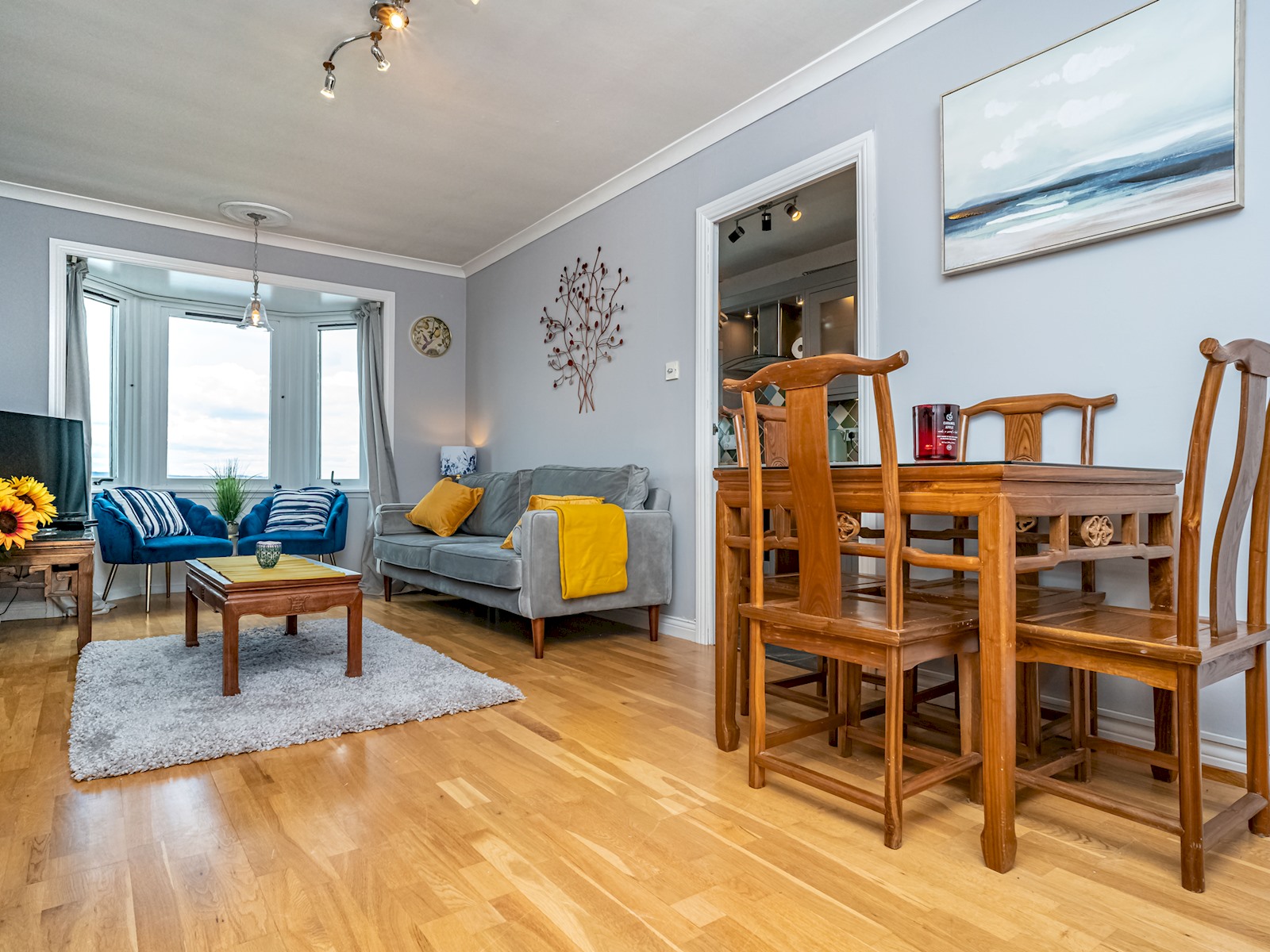 Stunning Flat with Sea View and Parking - Pass the Keys in 25/4 Starbank Road EH5 3BY - Property image 3 - VivreStays
