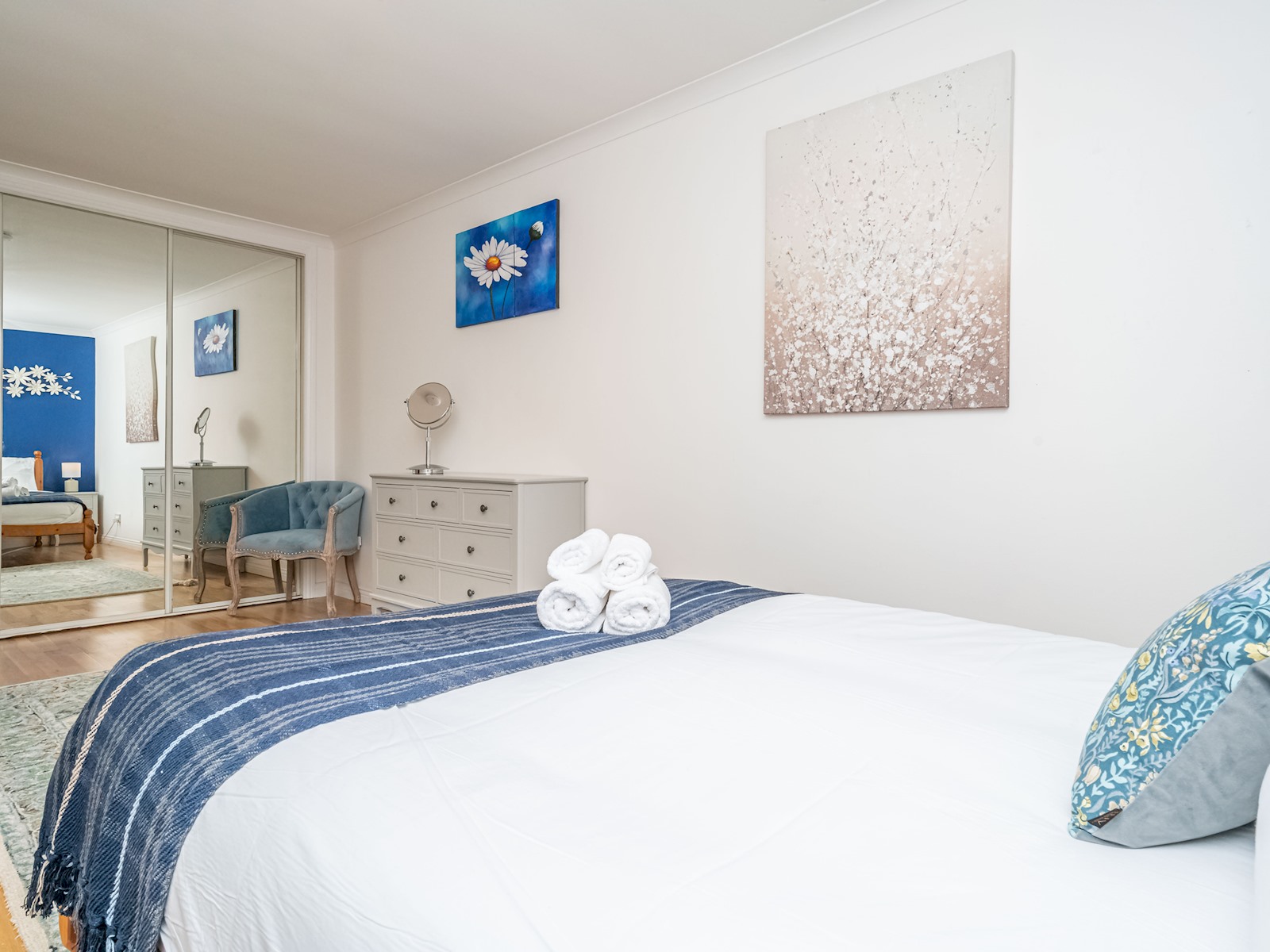 Stunning Flat with Sea View and Parking - Pass the Keys in 25/4 Starbank Road EH5 3BY - Property image 17 - VivreStays